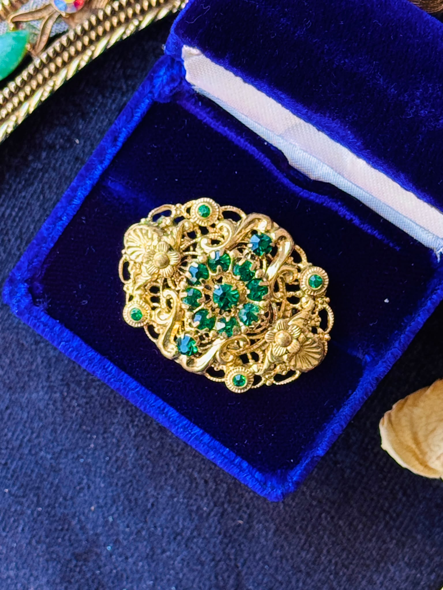  Vintage 1950s Czechoslovakian Filigree Style Green Rhinestone Brooch(NZ124)