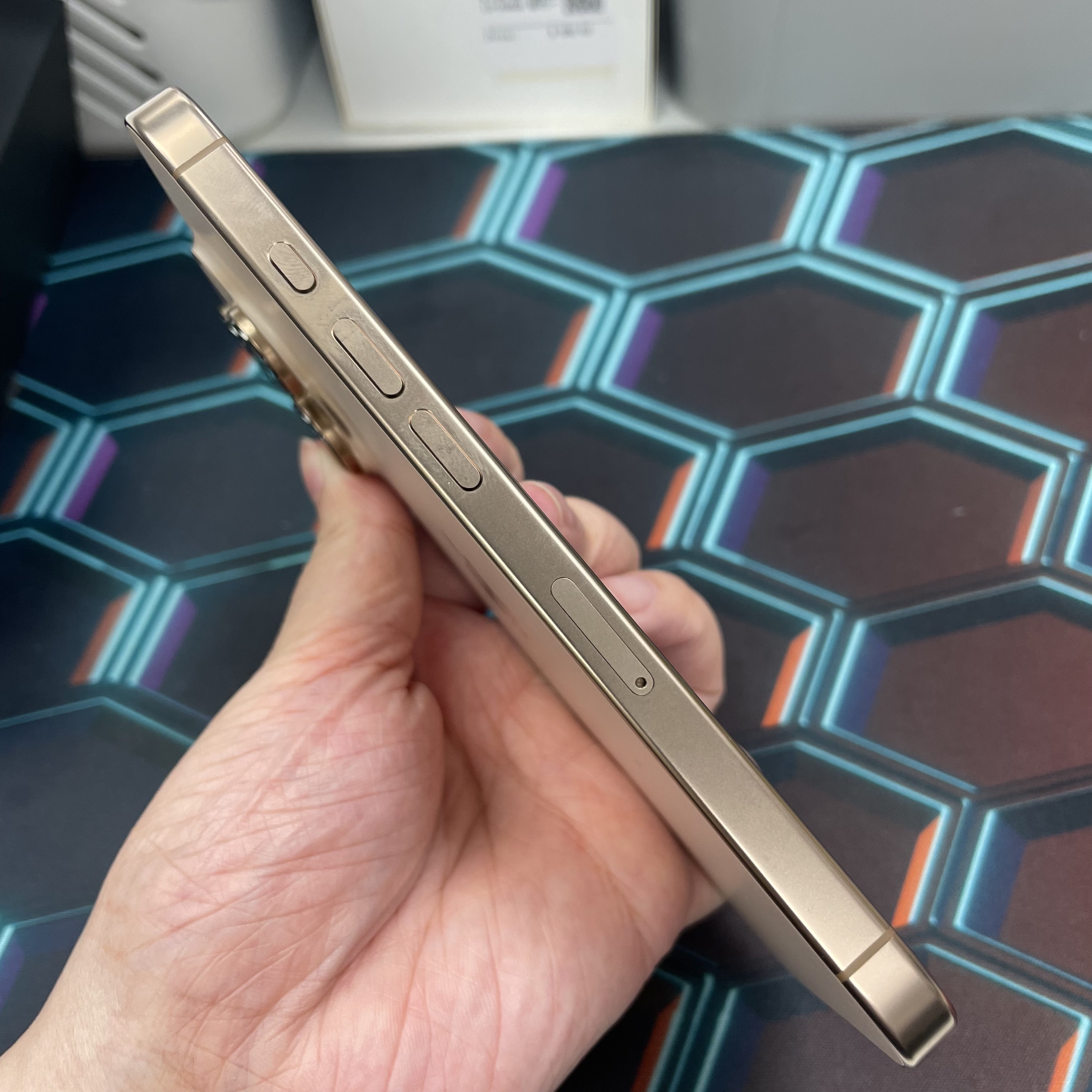 *6328 16 Pro 完美機 256GB 電92 沙色 gold