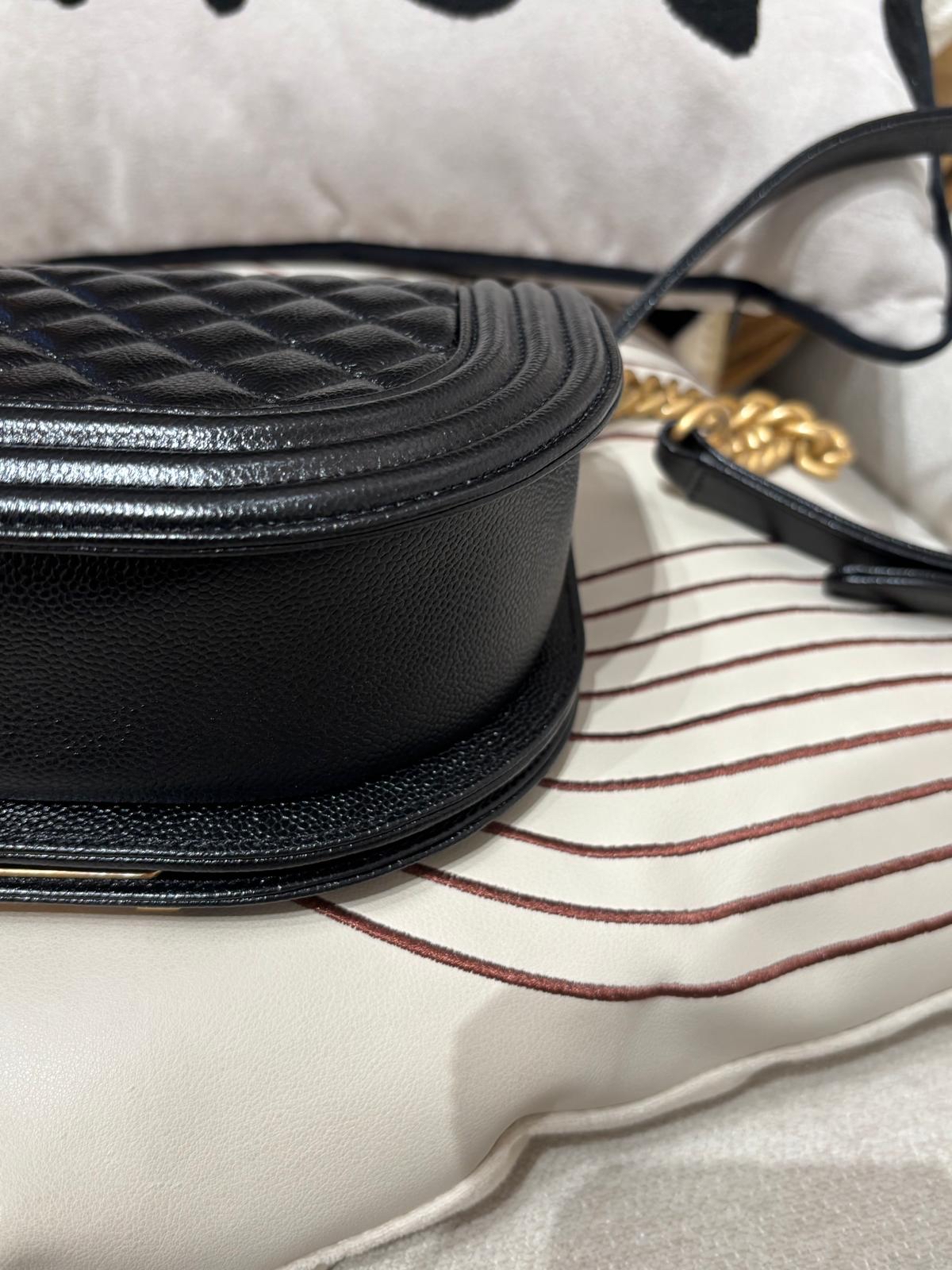 Chanel Boy Chain Shoulder Bag AS3186 黑色粒紋牛皮半圓boy 100%Authentic, 98%new ✅晶片✅防塵袋✅盒