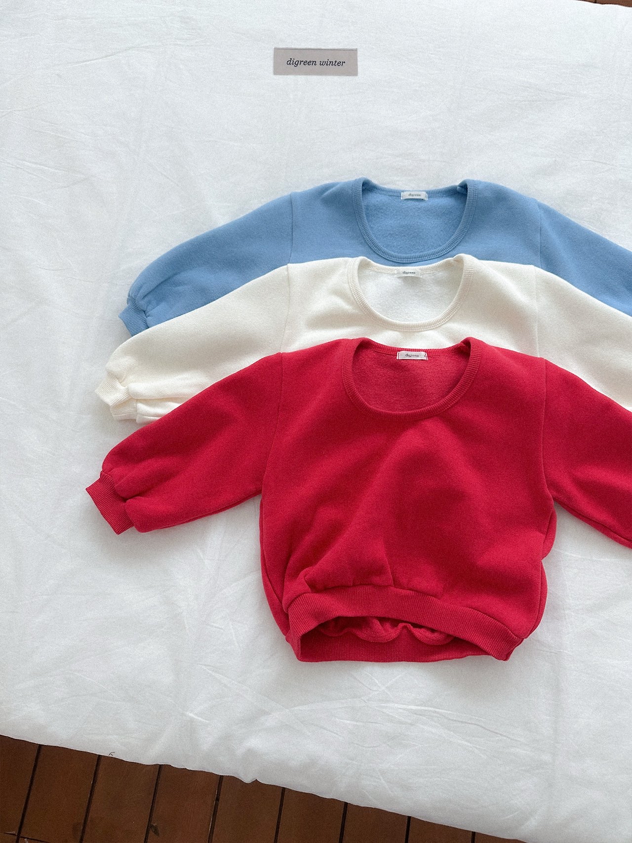 Digreen | Deep U-Neck Sweatshirt 