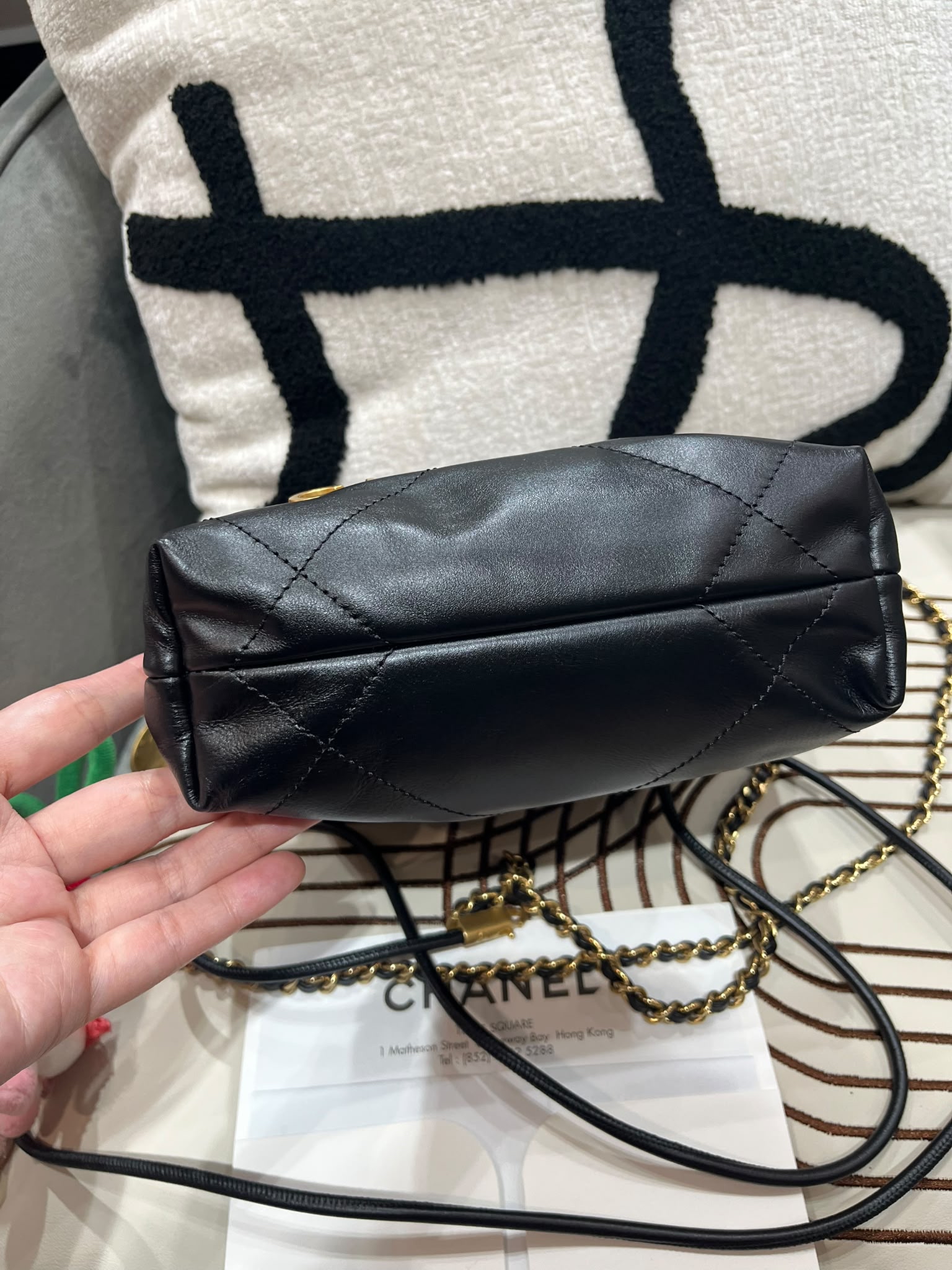 Chanel 22 Mini 黑金 Calfskin  100%Authentic, 98%New  ✅收據✅晶片✅Dust bag✅Box 