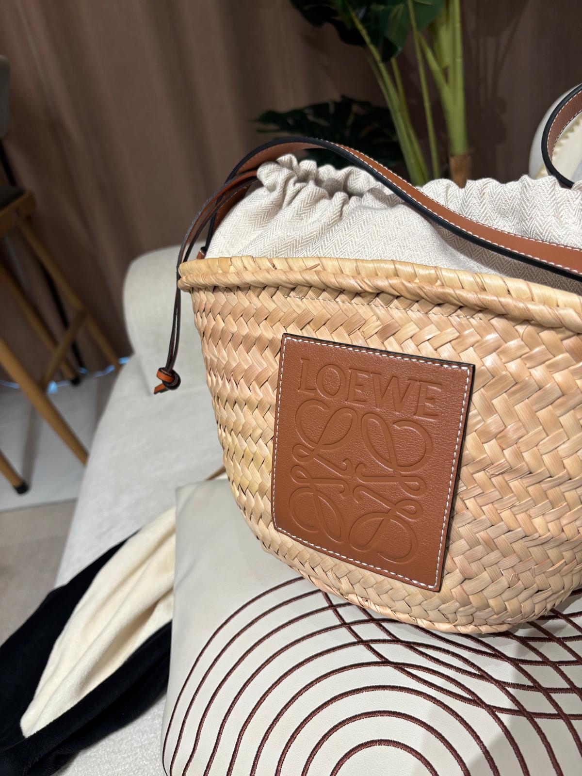 Loewe RAFFIA shoulder bag 斜孭袋 100%Authentic ,98%new ✅dust bag  