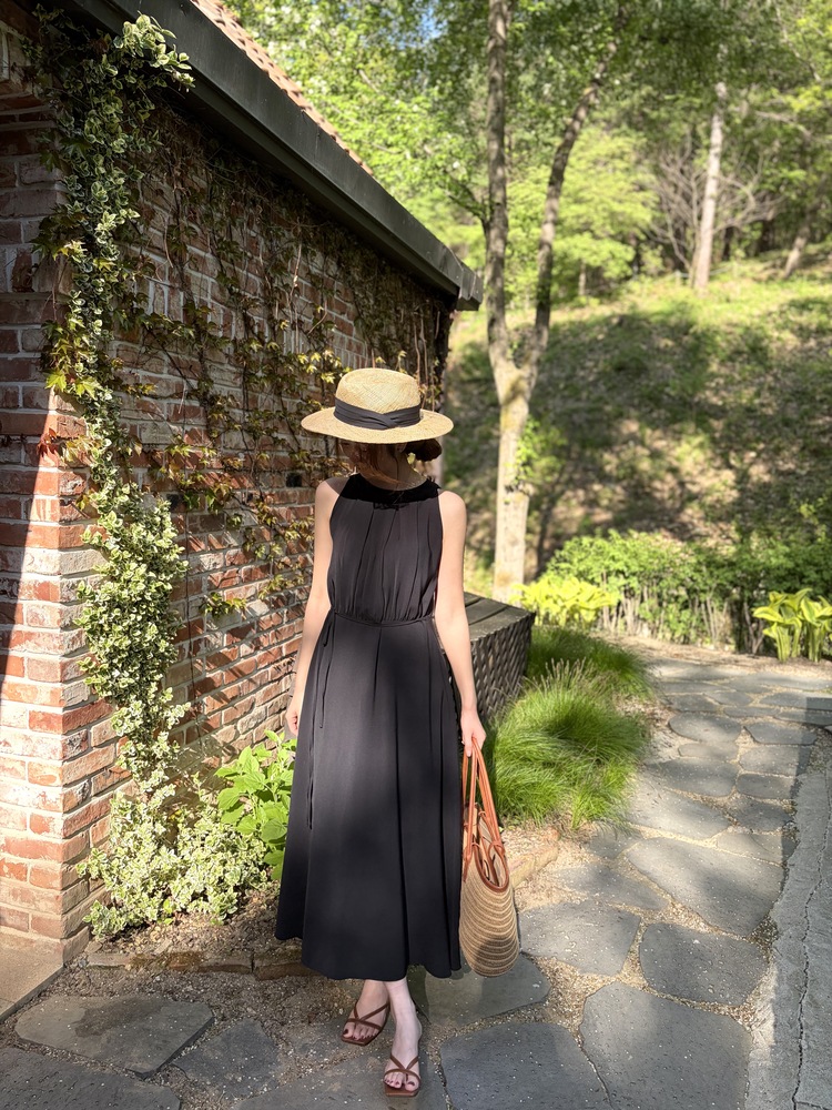 Pleated Halter Maxi Dress (Black)