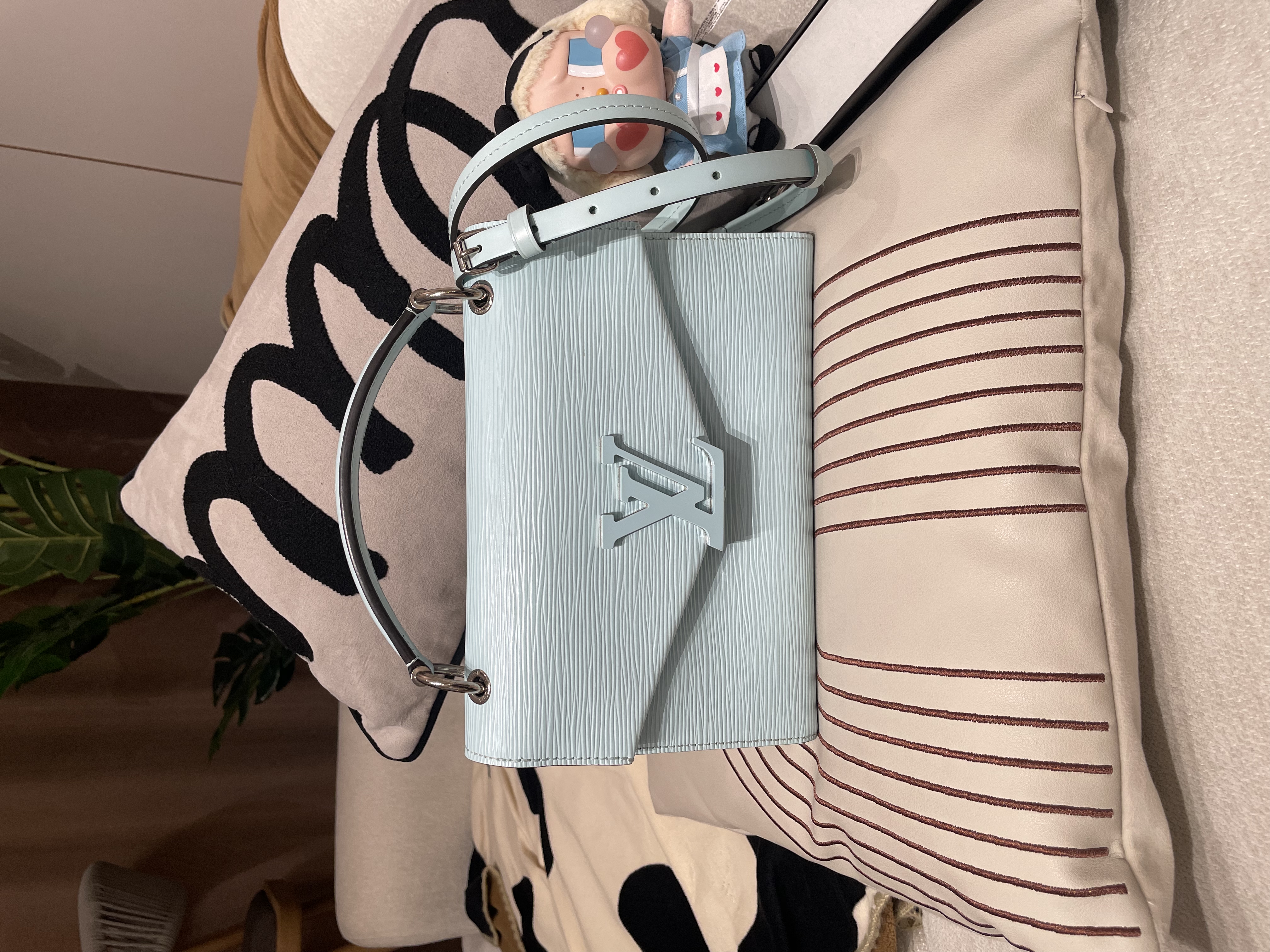 LV GRENELLE M55981 781715 epi 100%Authentic,98%new ✅塵袋 ✅box