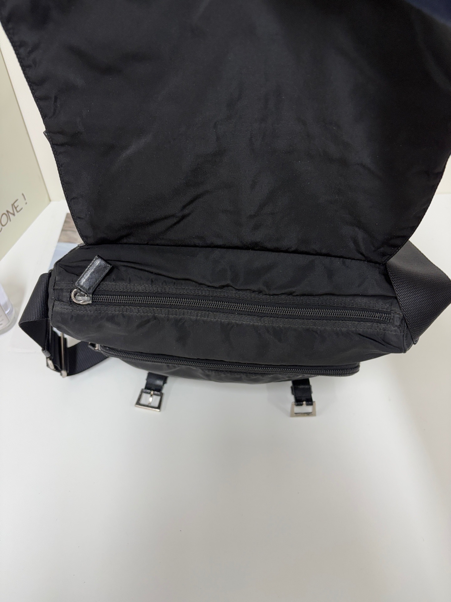 【預訂貨品】prada黑色尼龍郵差包