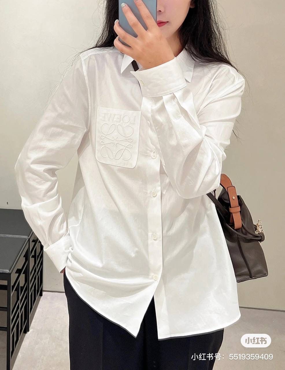 👑人气单品: LOE饰品胸针👑💏【金色/银色】 ❤️纯黄铜，真空电镀18K真金，纯德国进口设备铸造，精湛的手工艺，顶级还原。👌🏻 ❤️尺寸约5.1*4.7*0.15cm