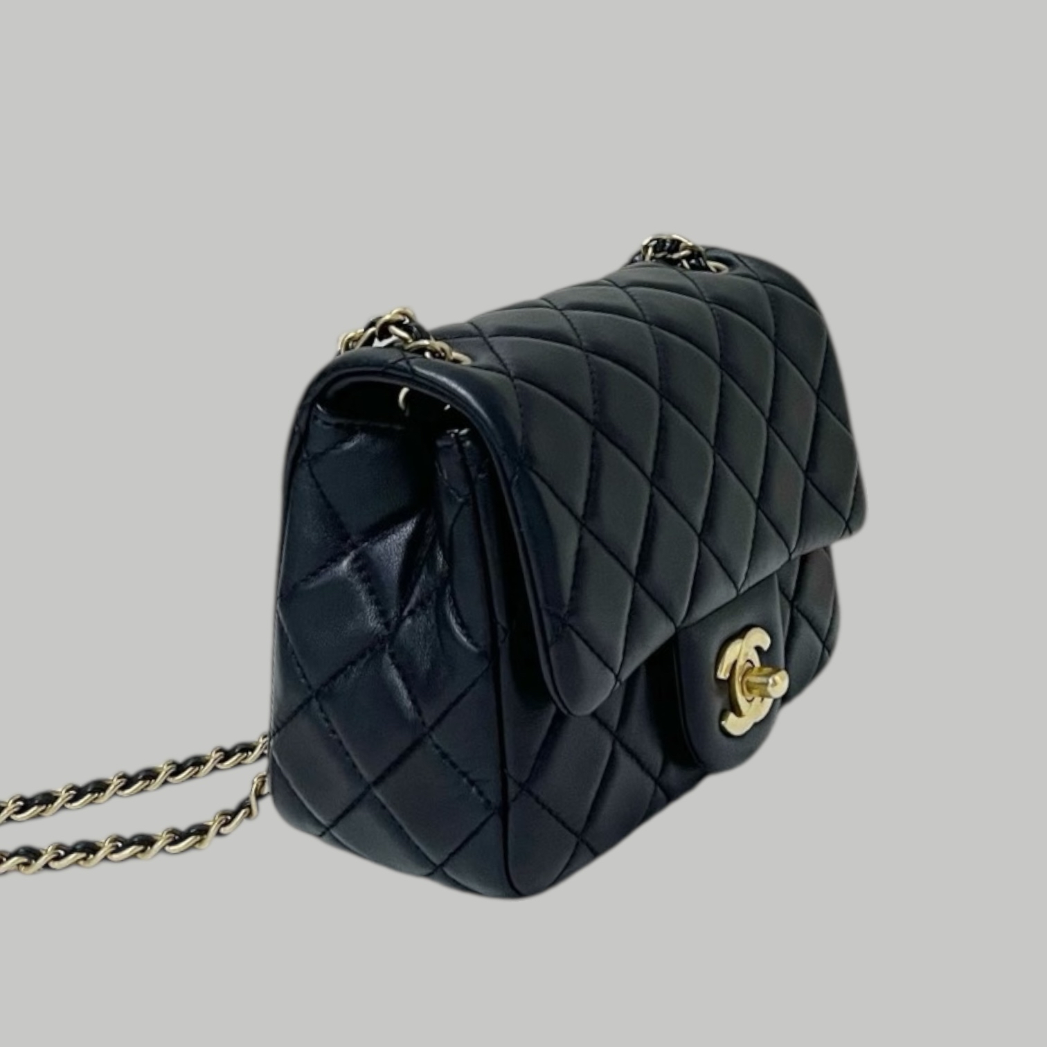 Chanel  Lambskin 金球方胖