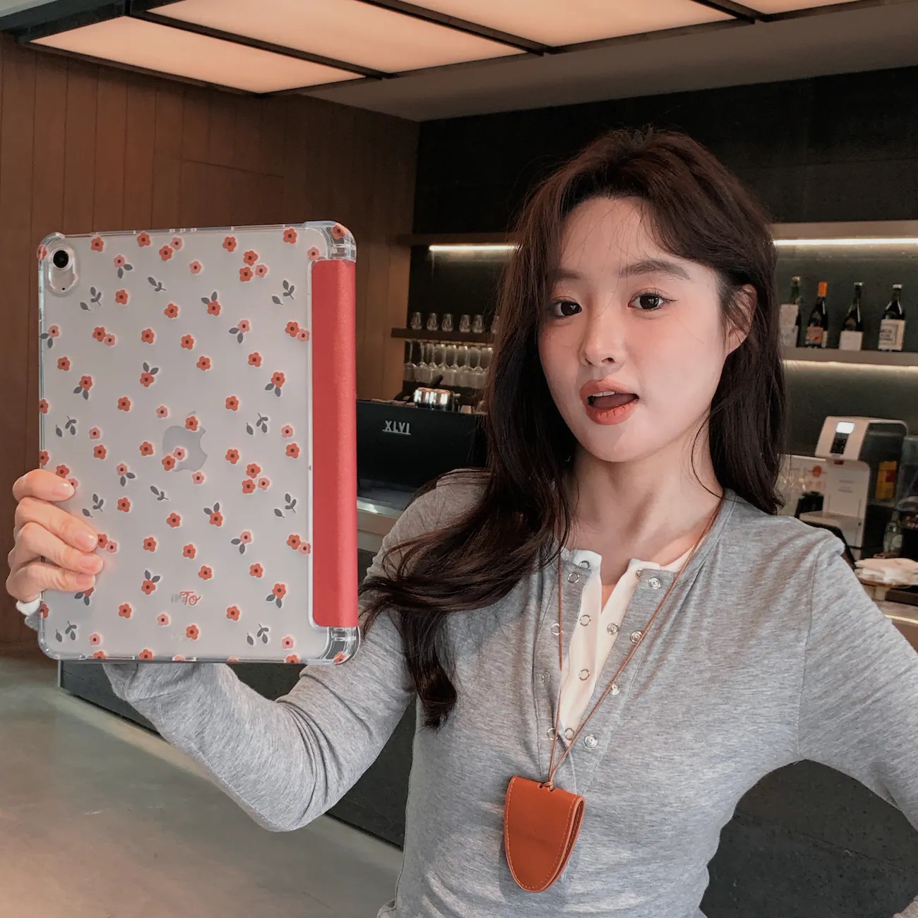 【FlowerBox VOL.42*RED*】透明磨砂書本式 iPad Case