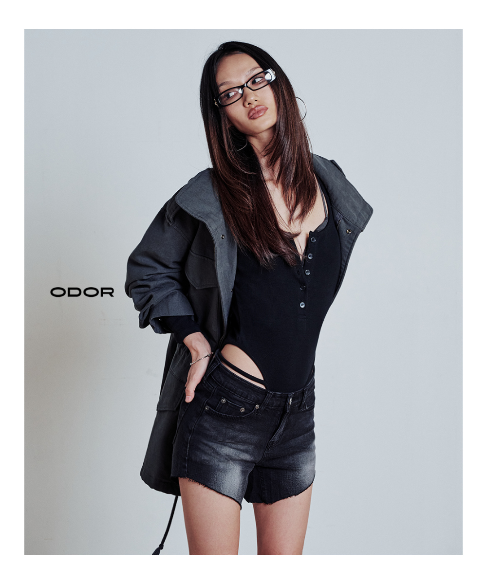 ODOR - Kaia strap button bodysuit