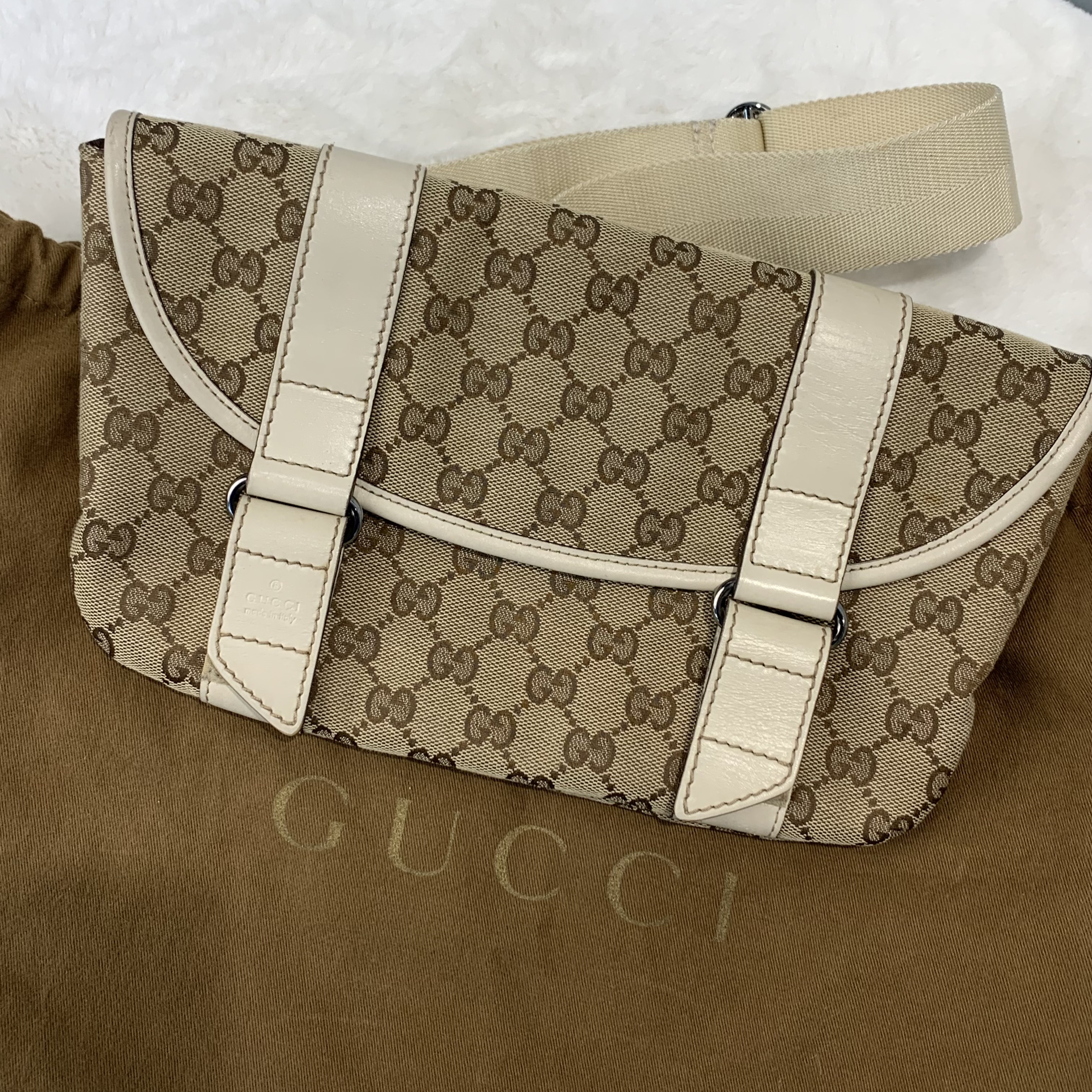 Gucci老花圖案帆布胸或腰包
