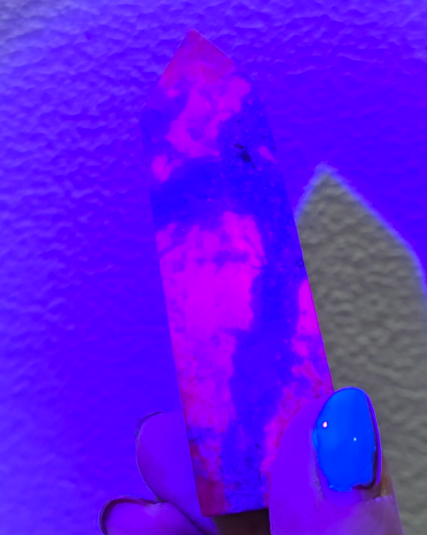 Ruby in kyanite tower with strong UV - RBY155