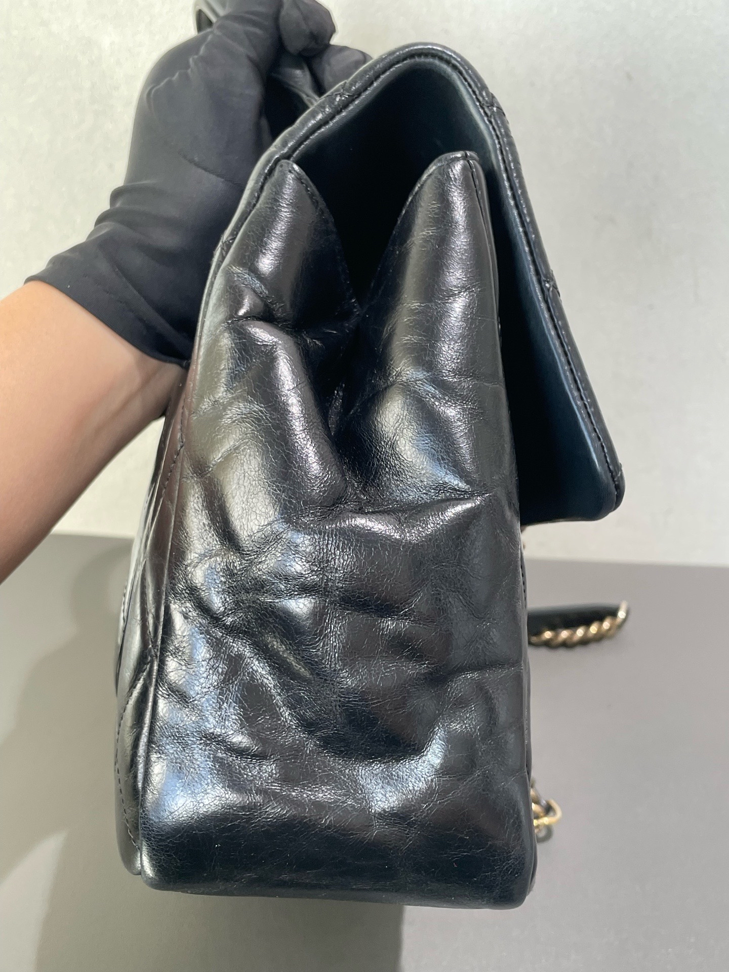 【預訂貨品】 Chanel 黑金油蠟皮 復古郵差包