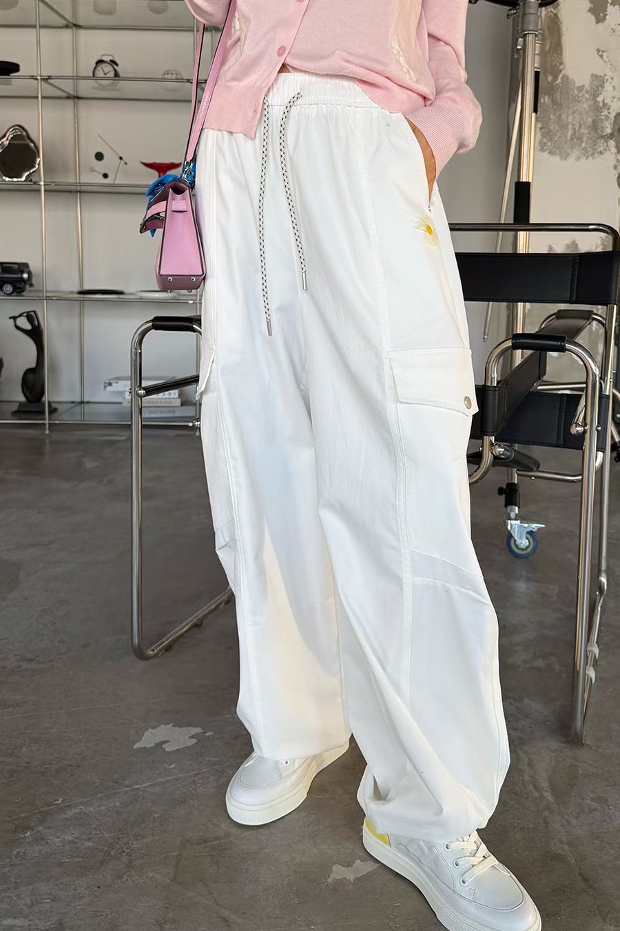 刺繡太陽花休閒褲