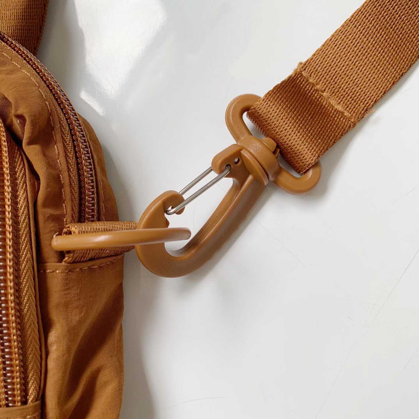 預訂 Danton斜背手提兩用袋  [貨號26A1628]