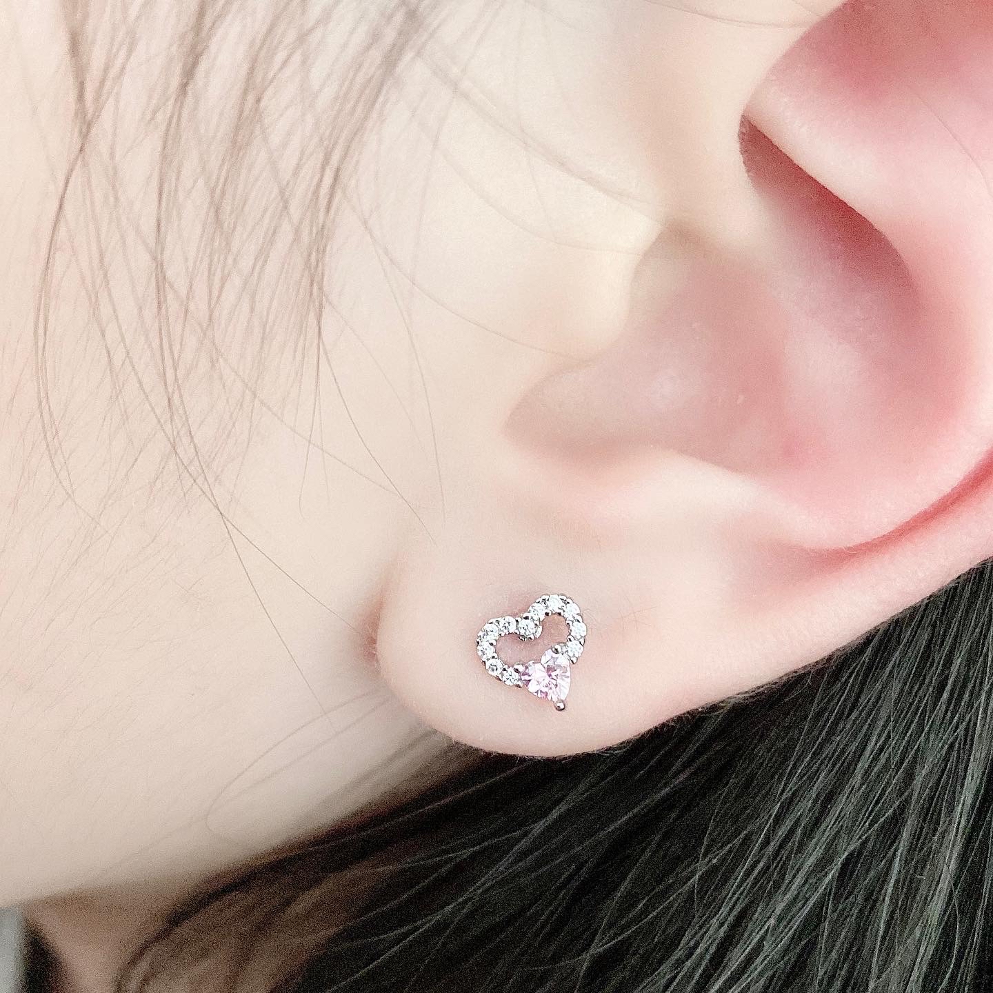 醫療鋼褸空愛心寶石單隻耳環 A974