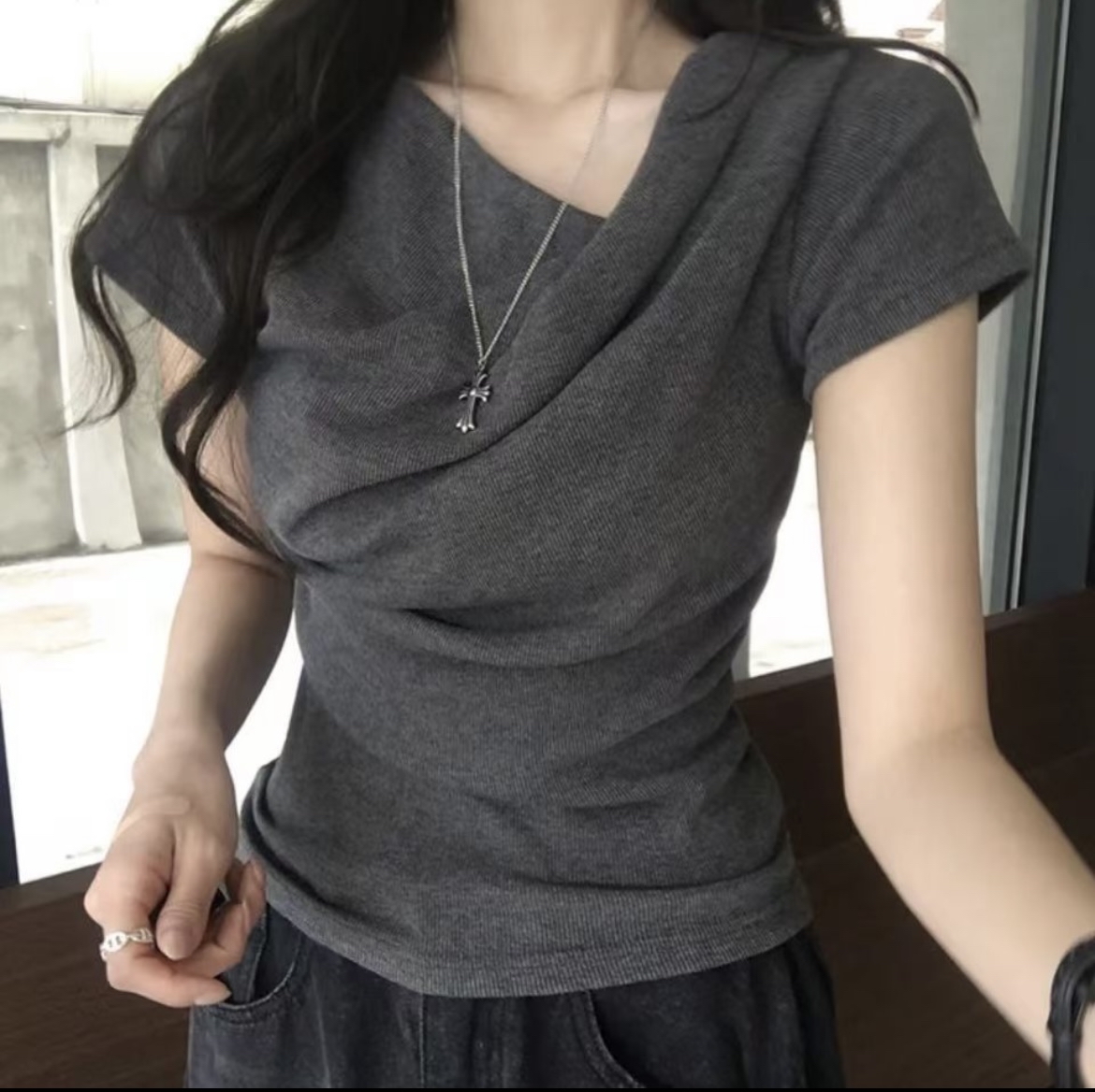 ❥ 褶 皺 顯 瘦 上 衣 。