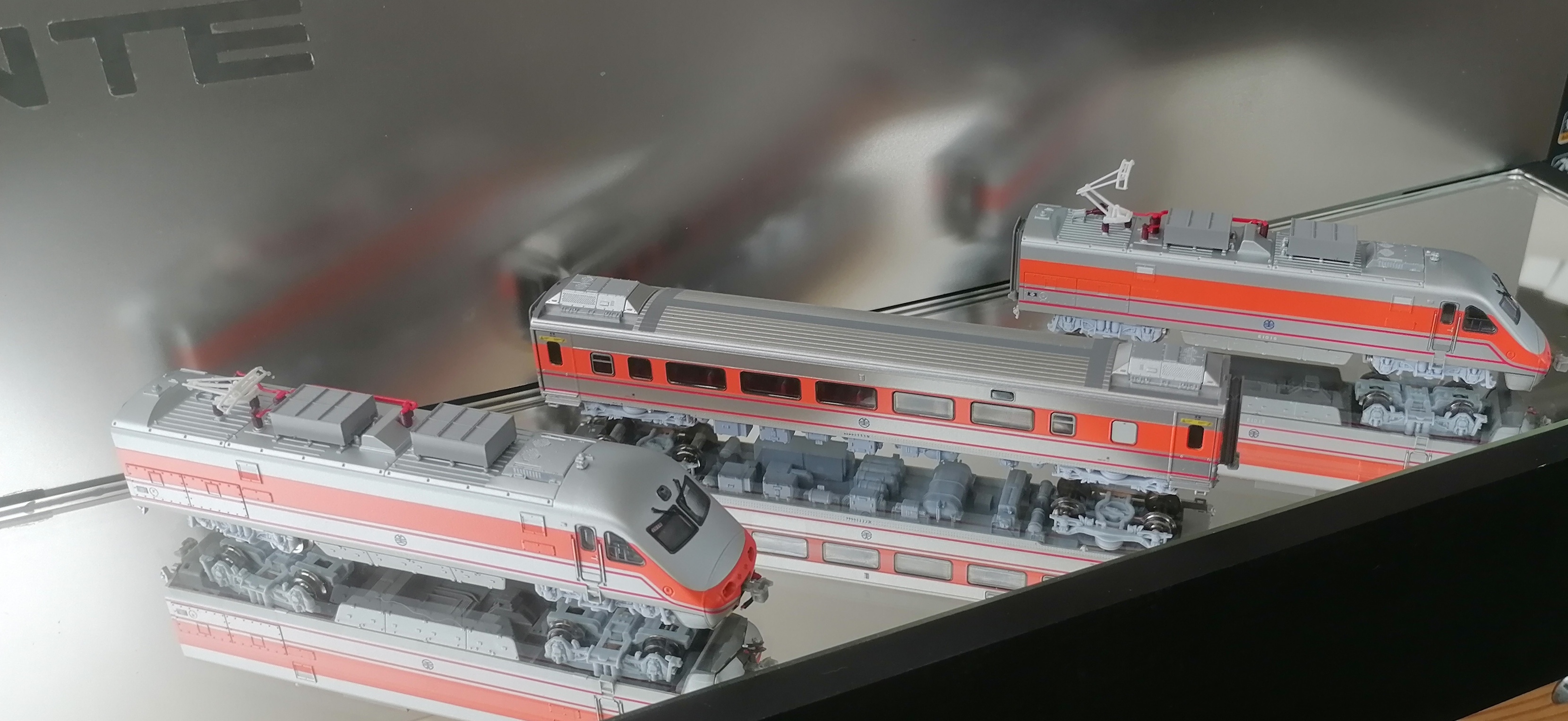 台鉄PP自強號列車 聲鐵雙車頭加四節車廂 N規