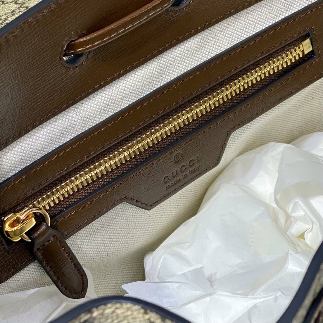 🔥大货实拍 𝐆𝐔𝐂𝐂𝐈新品 男士双肩包 型号：674147 尺寸：26.5*30*13cm