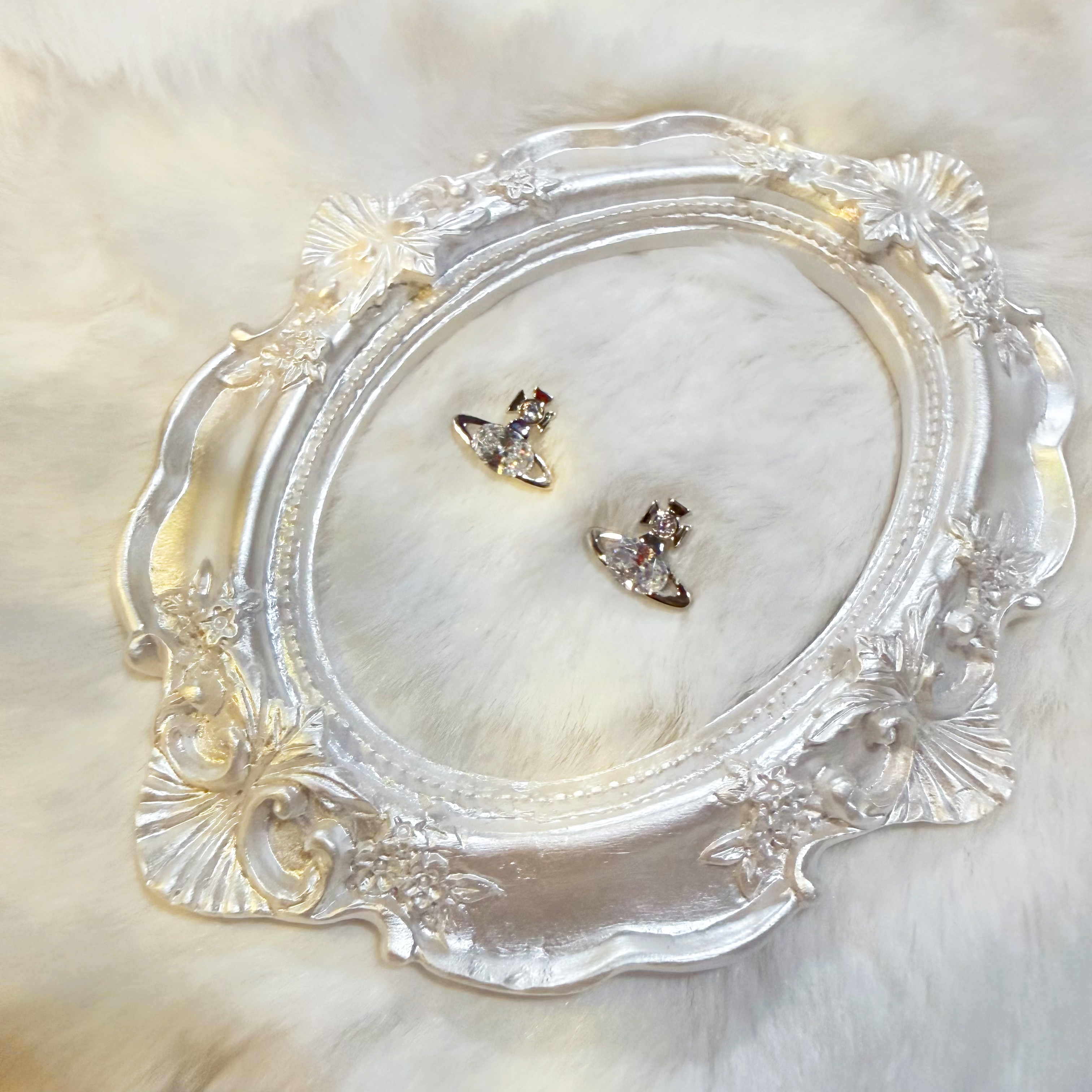 Vivienne Westwood Aillie earrings orb/s