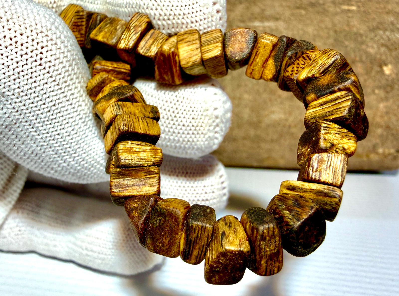 沉香碎銀手串 (不規則形態) 6克(限香港地區發售及實體店交收)