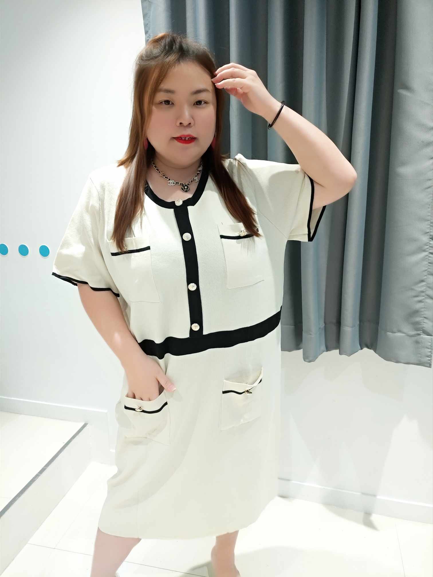 DSE01 排扣设计针织连身裙