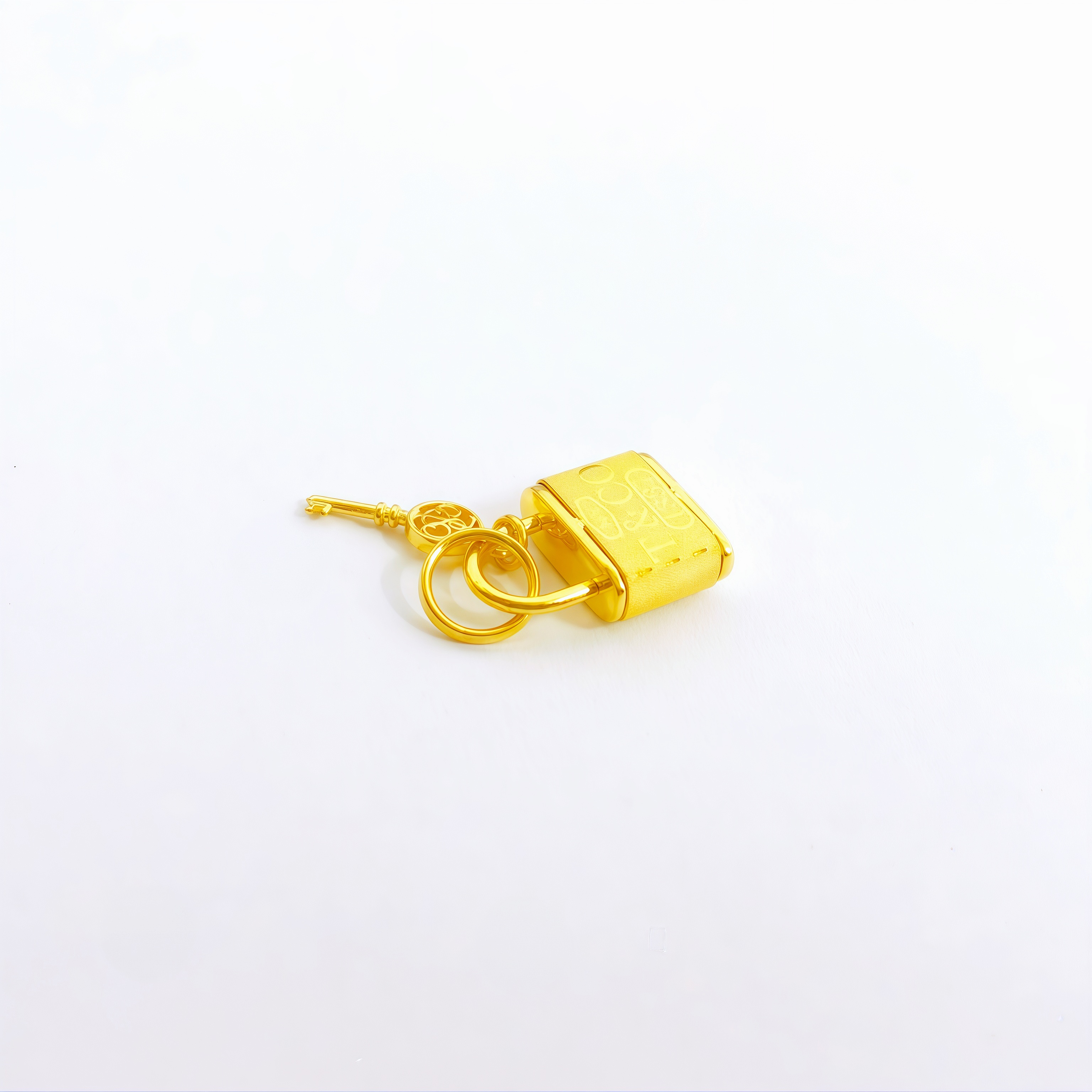 916 GOLD T&CO LOCK WITH KEY CHARM 916 T&CO 锁头与钥匙串咀