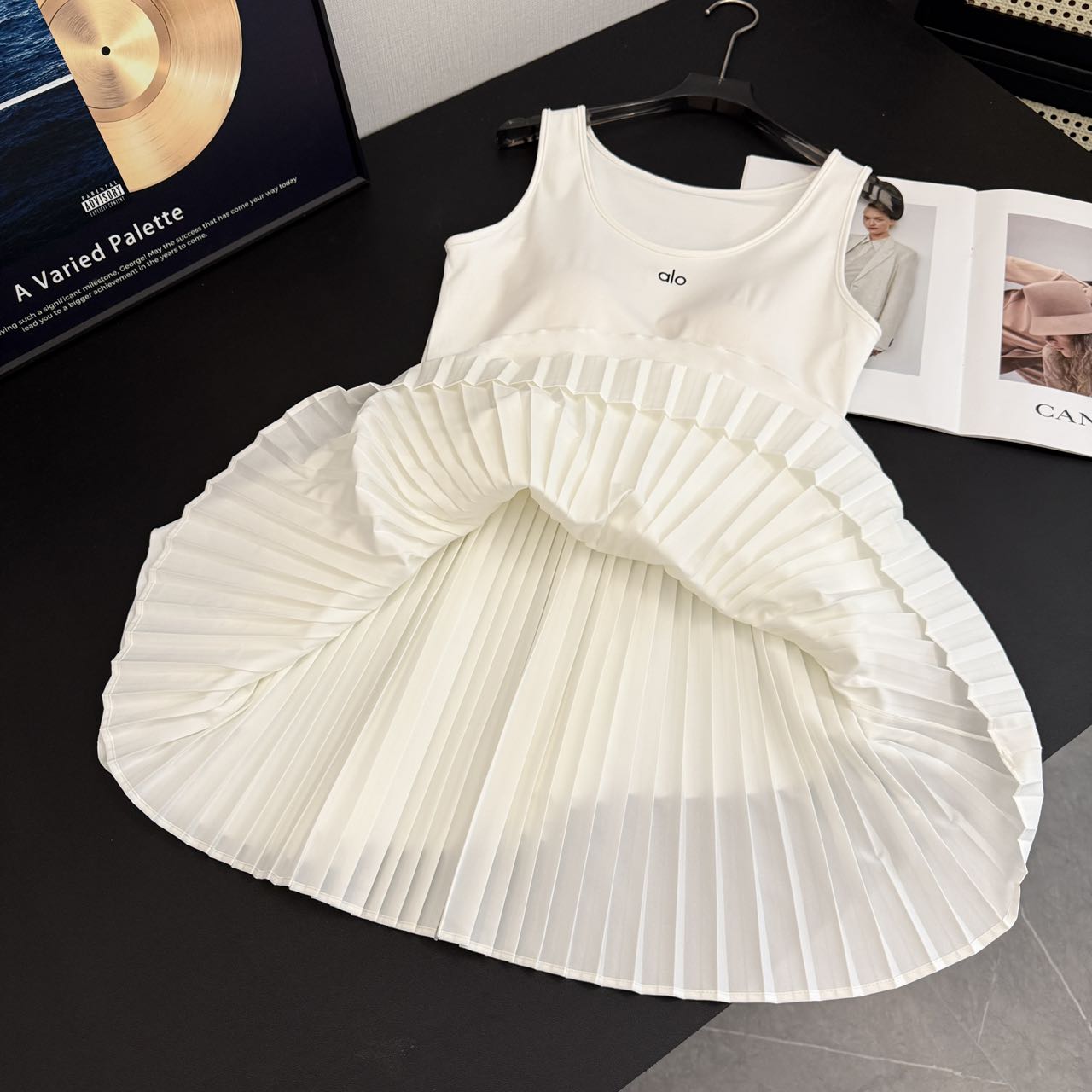 Alo 不規則百褶運動連身裙