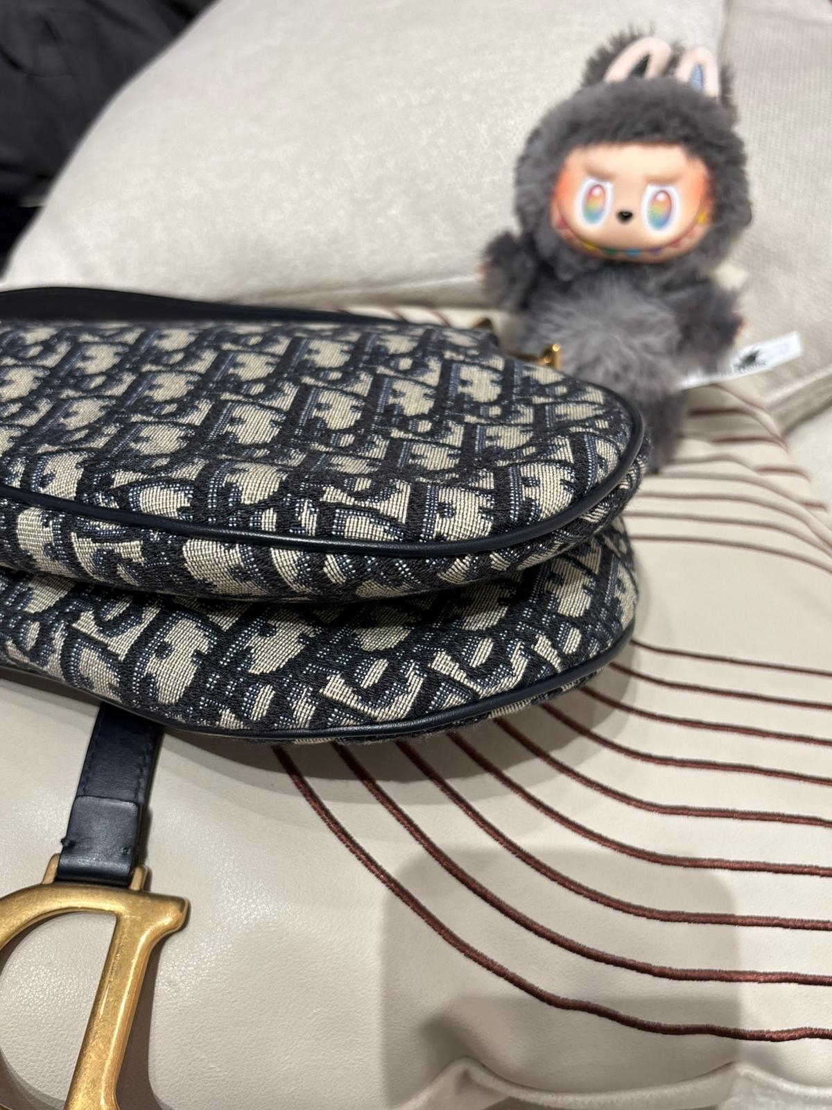Dior Saddle Medium Hogo Bag 100%Authentic, 98%New ✅ certificate ✅Dust bag ✅Box