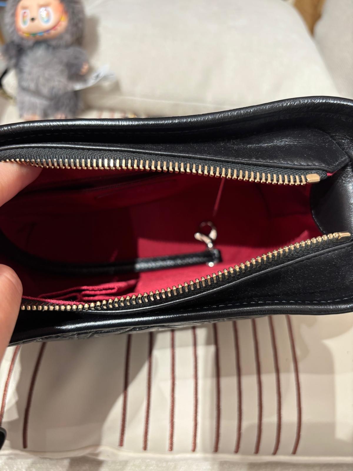 Chanel Gabrielle hobo small calfskin 黑金 100%Authentic,98%new ✅26 card✅dust bag✅box