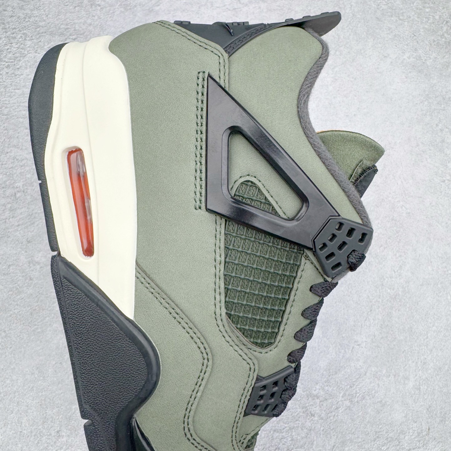 Undefeated x Nike Air Jordan 4 Retro IB1519-200