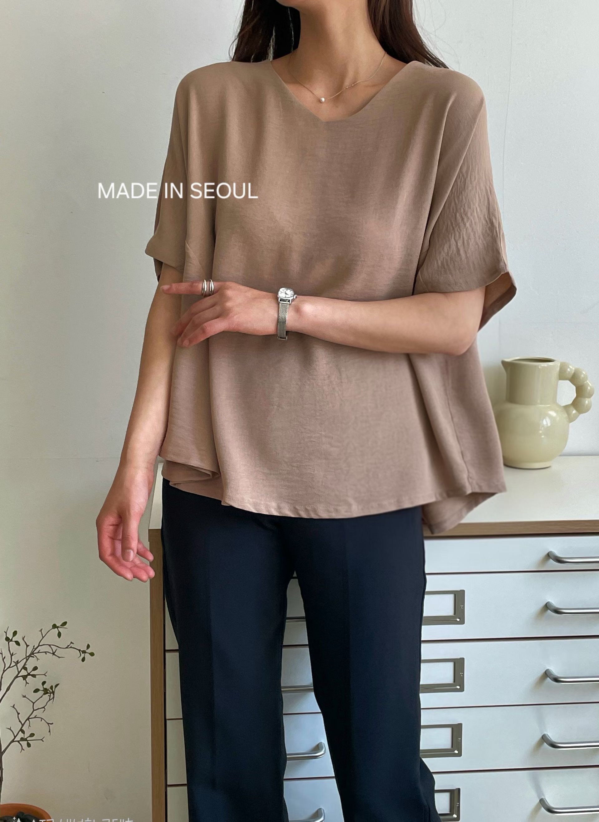 G6190 韓國🇰🇷淨色V領top