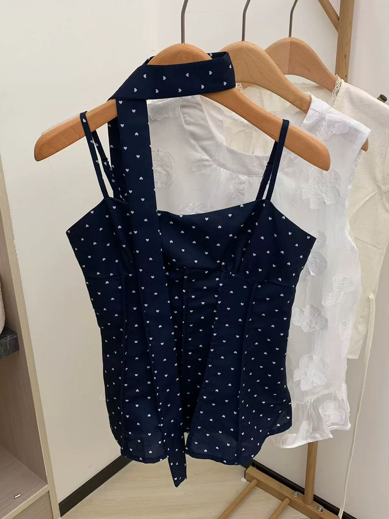 TP355爱心波点上衣