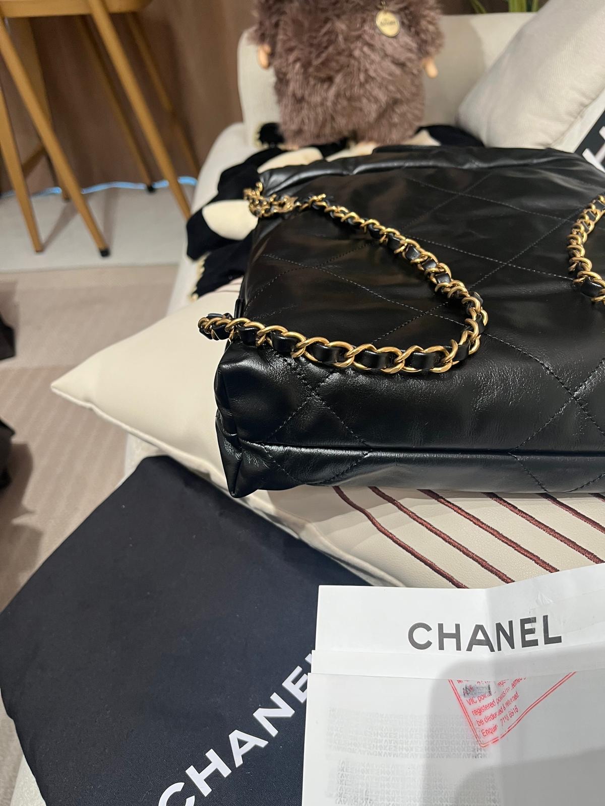 Chanel 22 backpack small 黑色牛皮金鏈, 100%Authentic, 98%new ✅專門店收據✅晶片✅Dust bag