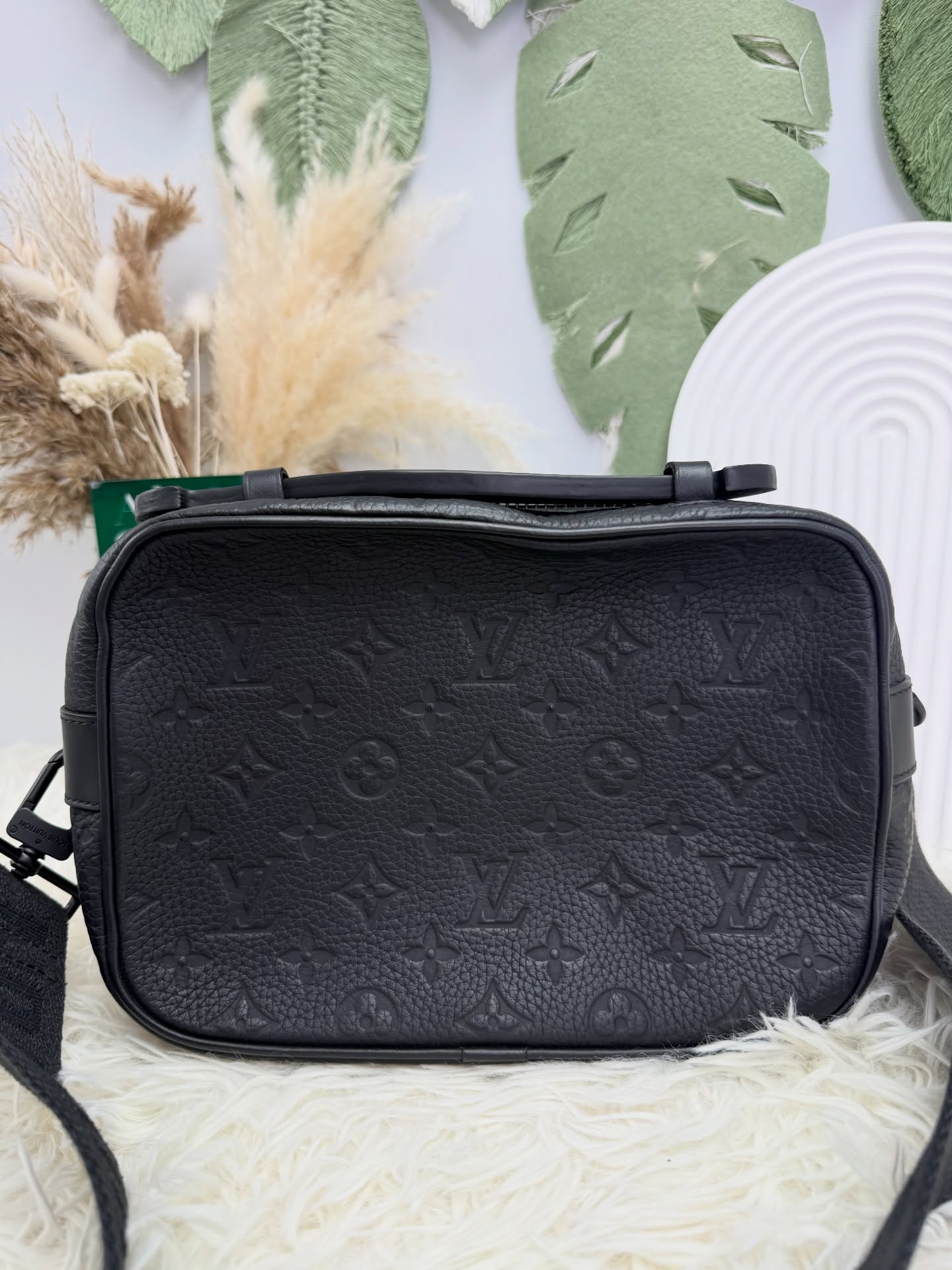 Lv👜 PRE OWNED 🛍️黑色真皮壓紋郵差包 晶片款 🖤