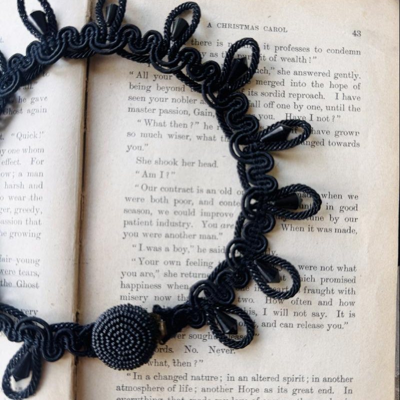 Vintage German Gothic-Inspired Glass Bead Embellished Choker(NZ078)