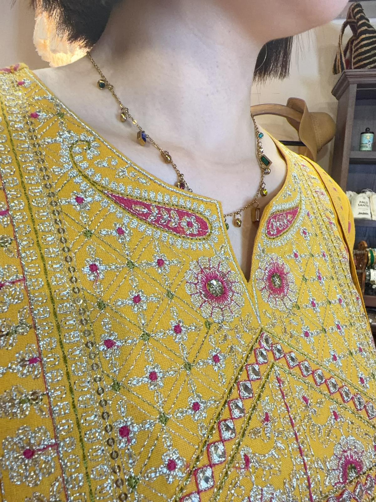 2169 Yellow OP Paisley Fake 2 Pieces OP 48"