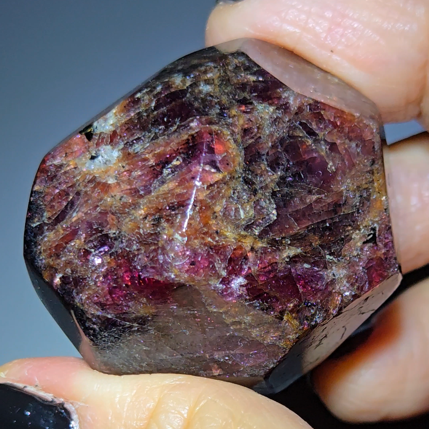 Almandine garnet with yellow garnet inclusions - GAR149