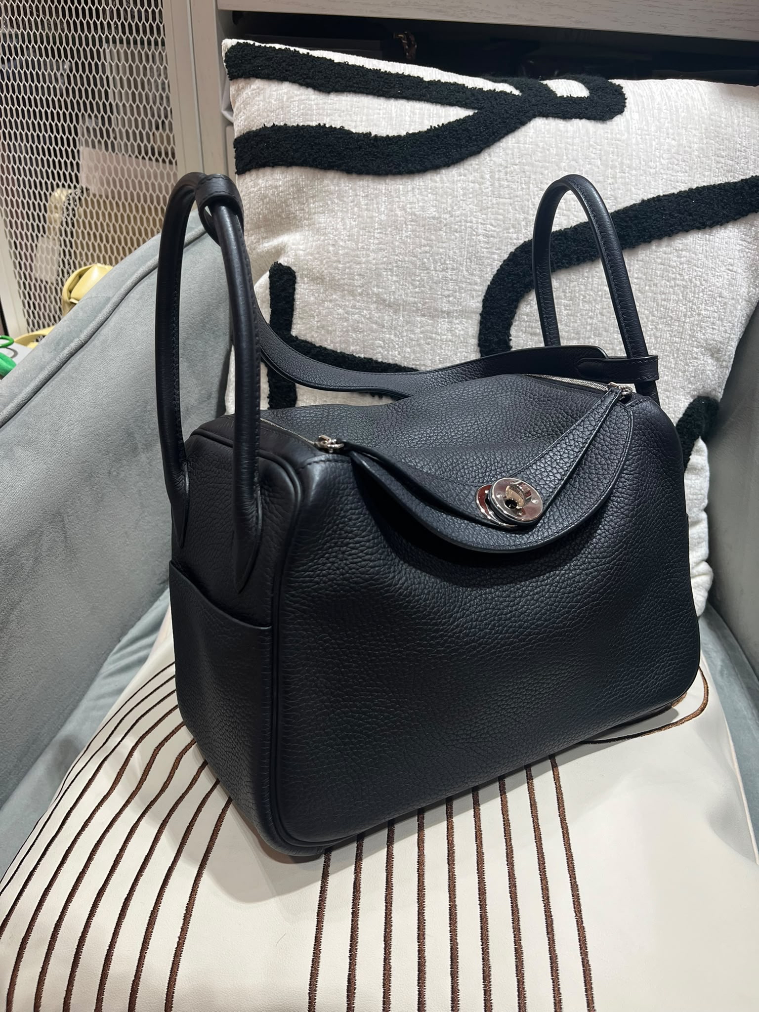 HERMES LINDY 26,STAMP Y 黑銀 100%Authentic, 95%new  ✅塵袋✅box