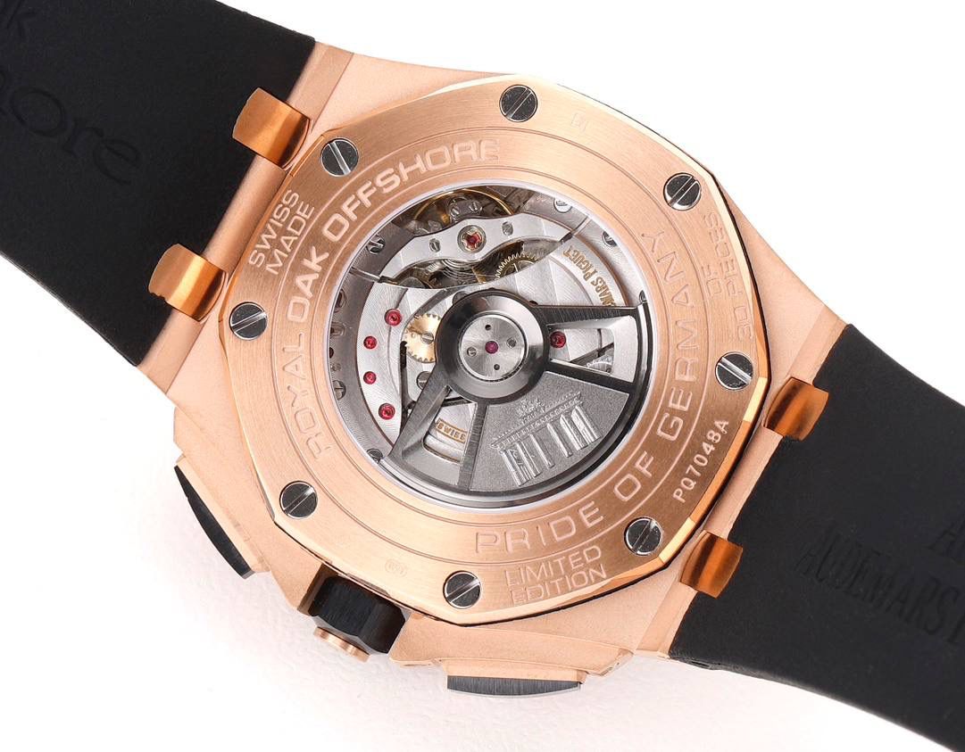 爱彼皇家橡树离岸型横空出世🔥💯引用全新的彩色陶瓷锻造技术，表壳与圈口的选料，不惜重本使用日本进口的氧化锆，无需任何颜料，以超高的压力与超高的温度锻造，形成超高密度的彩色陶瓷，再经过百里挑一，确保每一个成品都与原版毫无色差！CNC级别的打磨，将整一个表壳的边边角角完美处理，即使陶瓷，也做到毫不割手。圈口的拉丝，经过顶级的打磨技术，做到每一丝每一线都毫无断续，每一颗六角螺丝都与表框处在同一平面，拒绝一丝一毫的凸显与凹陷，诠释了何为顶级的复刻工艺！