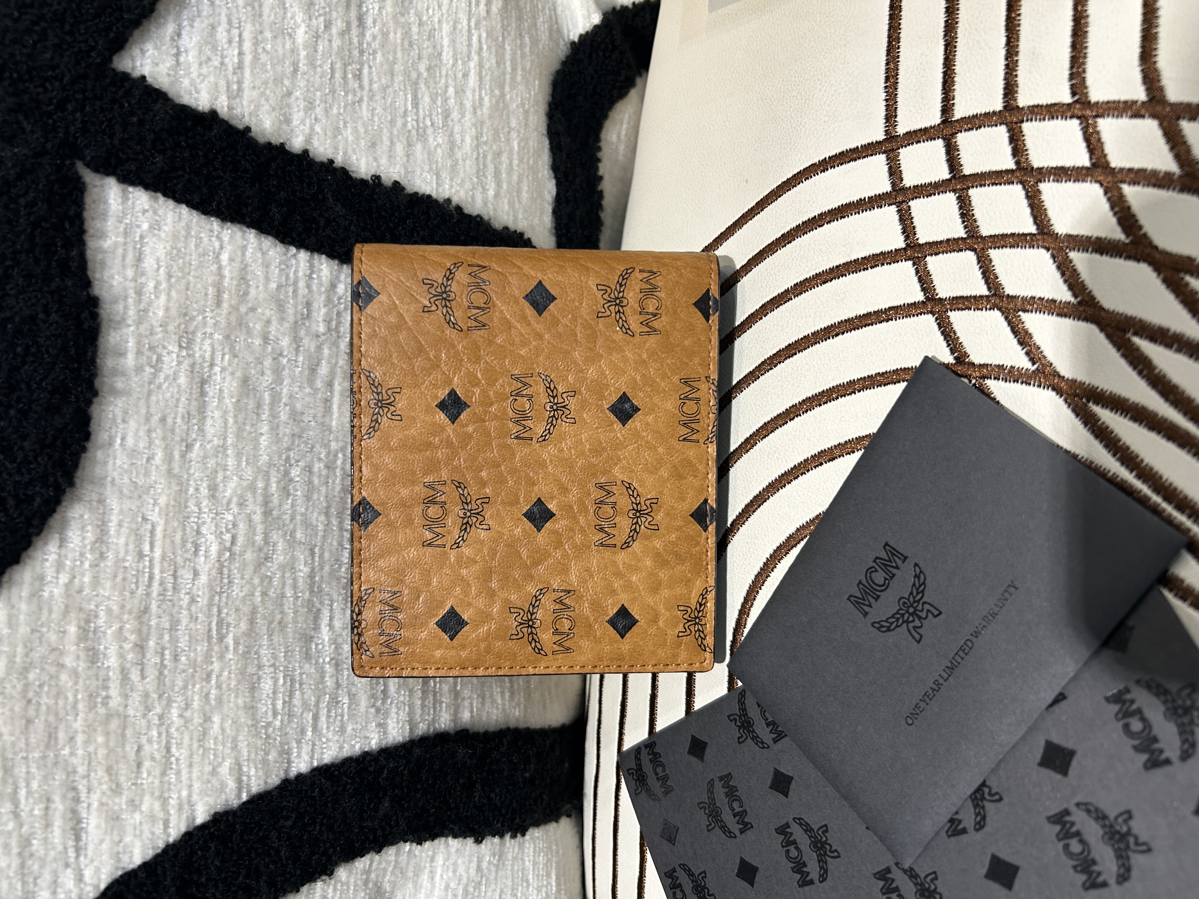 全新 MCM BIFOLD WALLET IN VISETOS ORIGINAL 100%Authentic ,全新貨品 ✅專門店收據✅證書✅盒