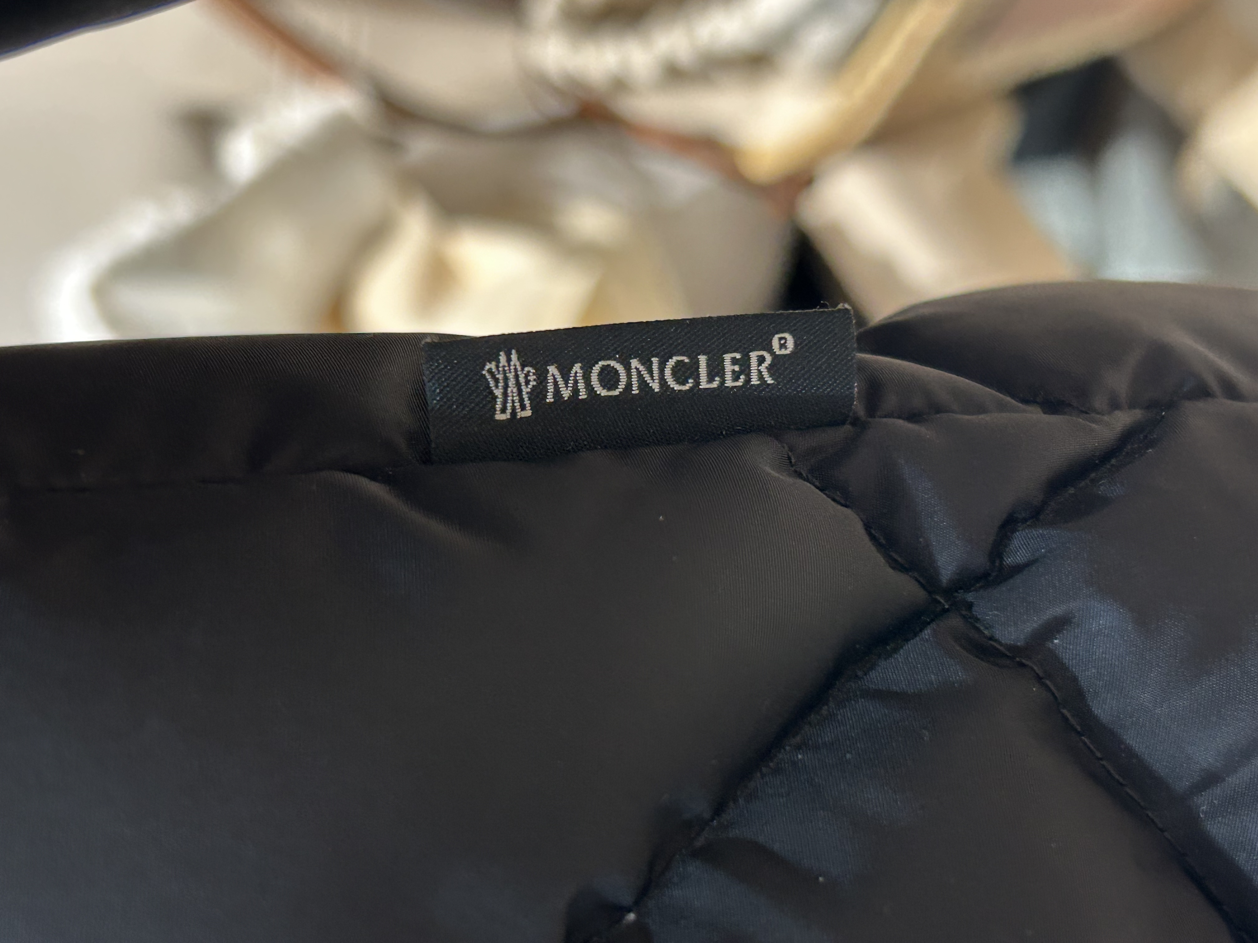 Moncler outer 黑色凌格紋羽絨 1碼 100%Authentic 98%new 