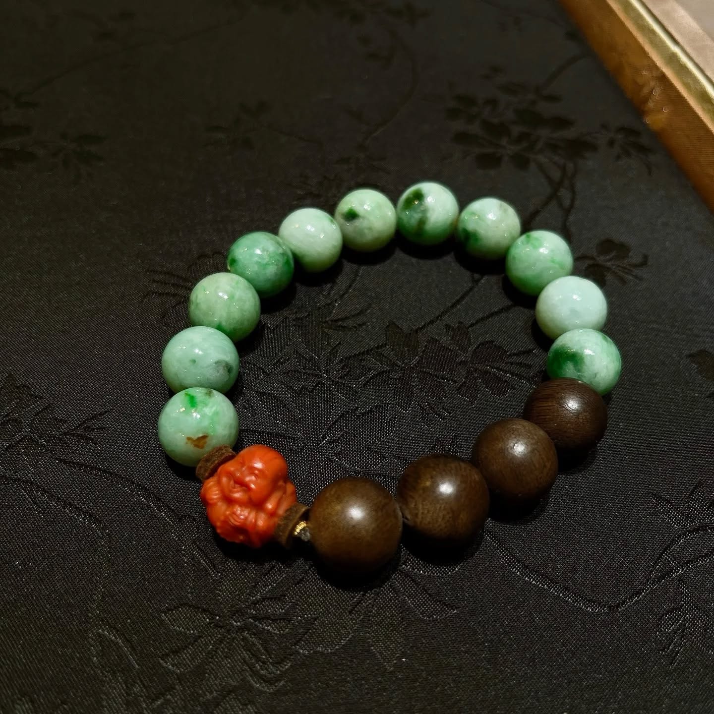 天然A貨翡翠沉香手鍊 顏色辣綠，水頭好