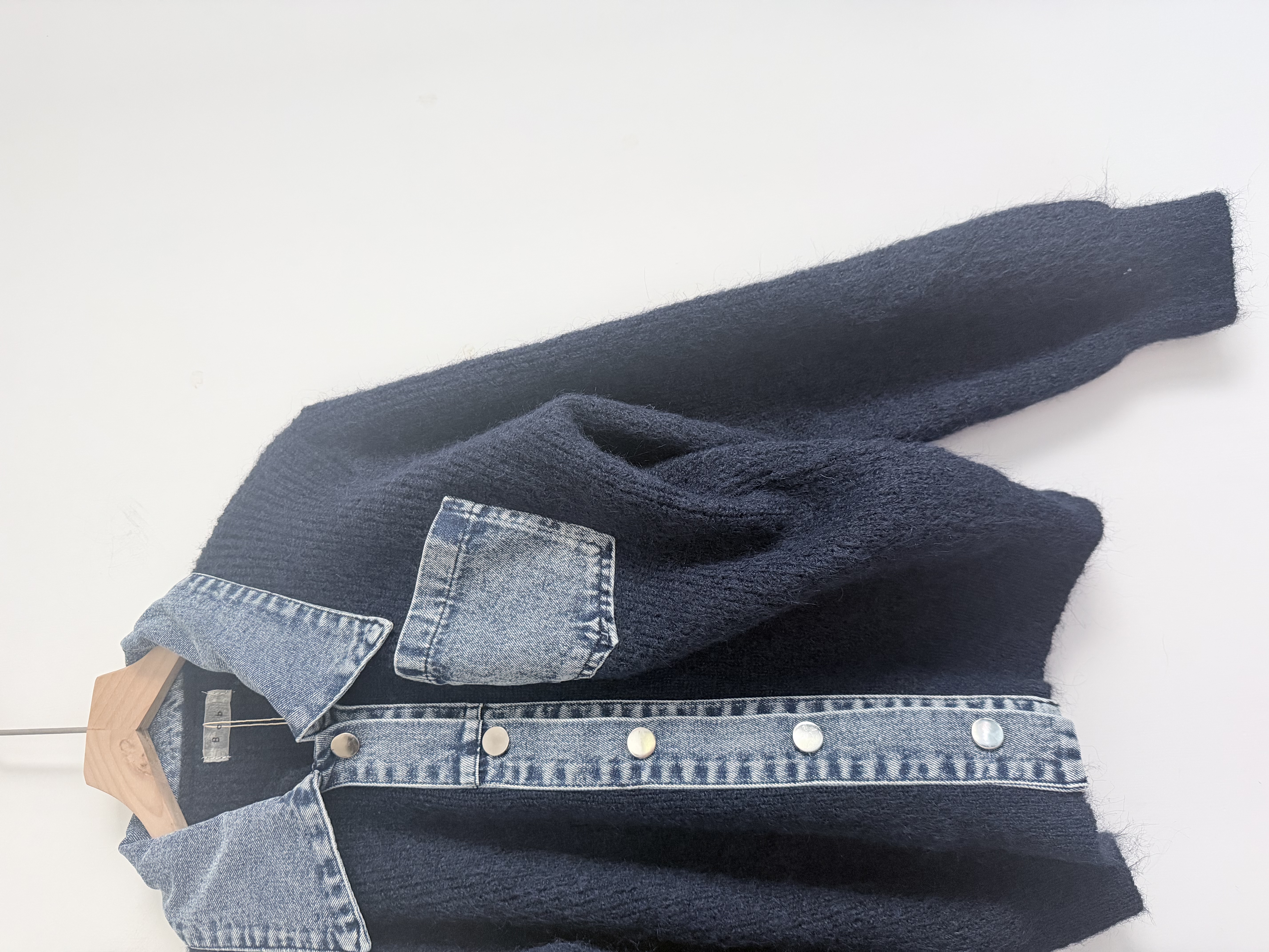 <限量現貨><JP> 新色加入！時尚設計感～牛仔布拼 Knit Cardigan* 2色入