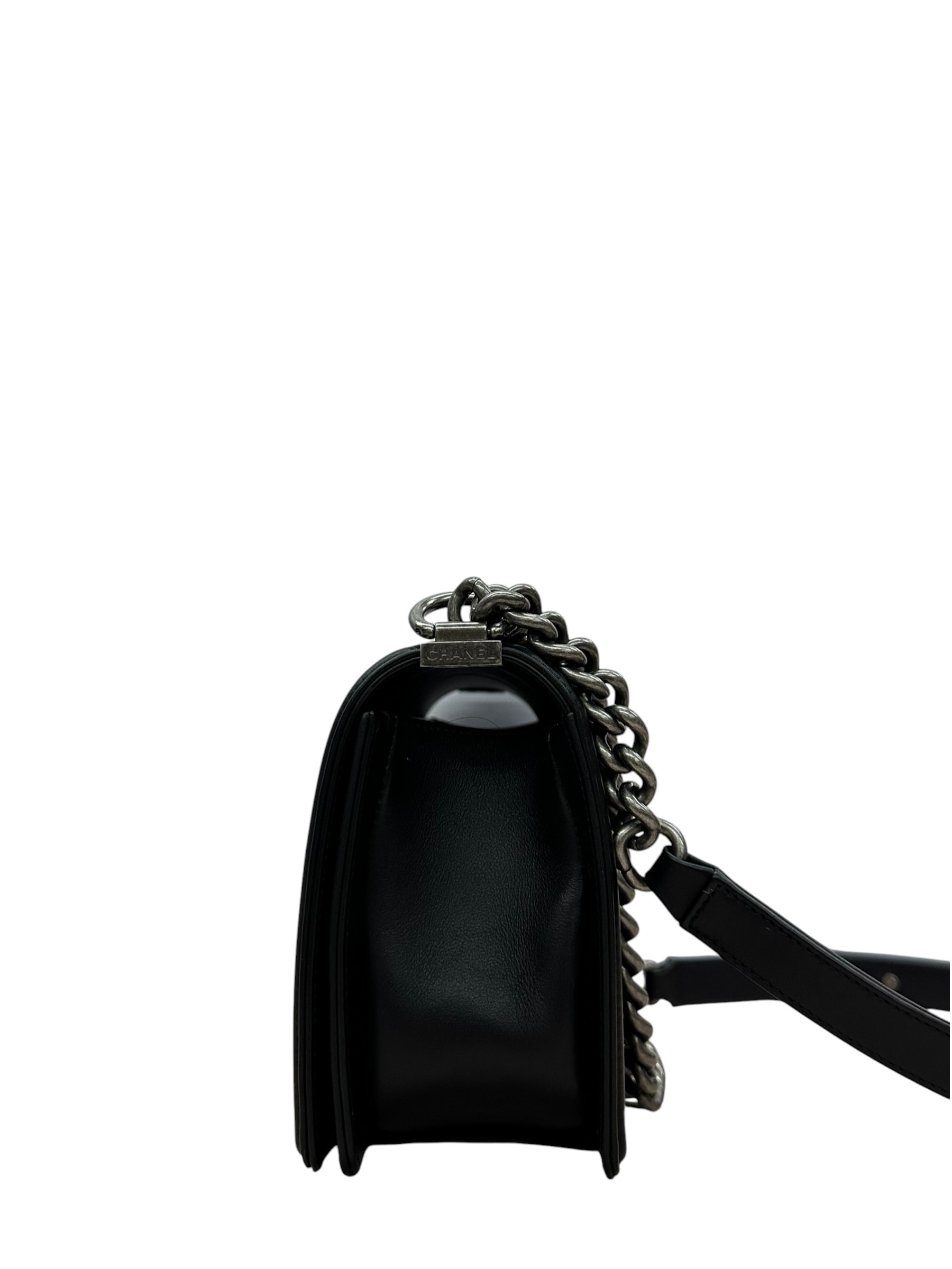 Pre-owned Chanel Boy 25 Flap Bag Calfskin / Product Code: 082107