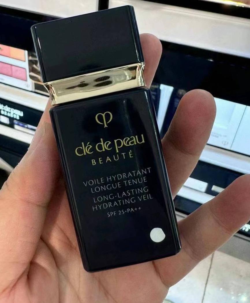 CPB黑色短管隔離✨ 日本本土版30ml Duty free 30ml ✨油皮專屬隔離。適合混合偏油肌膚。還能轉油為光，就是你用了後臉上出油了會像擦了提亮液一樣效果。質地非常水潤不油膩