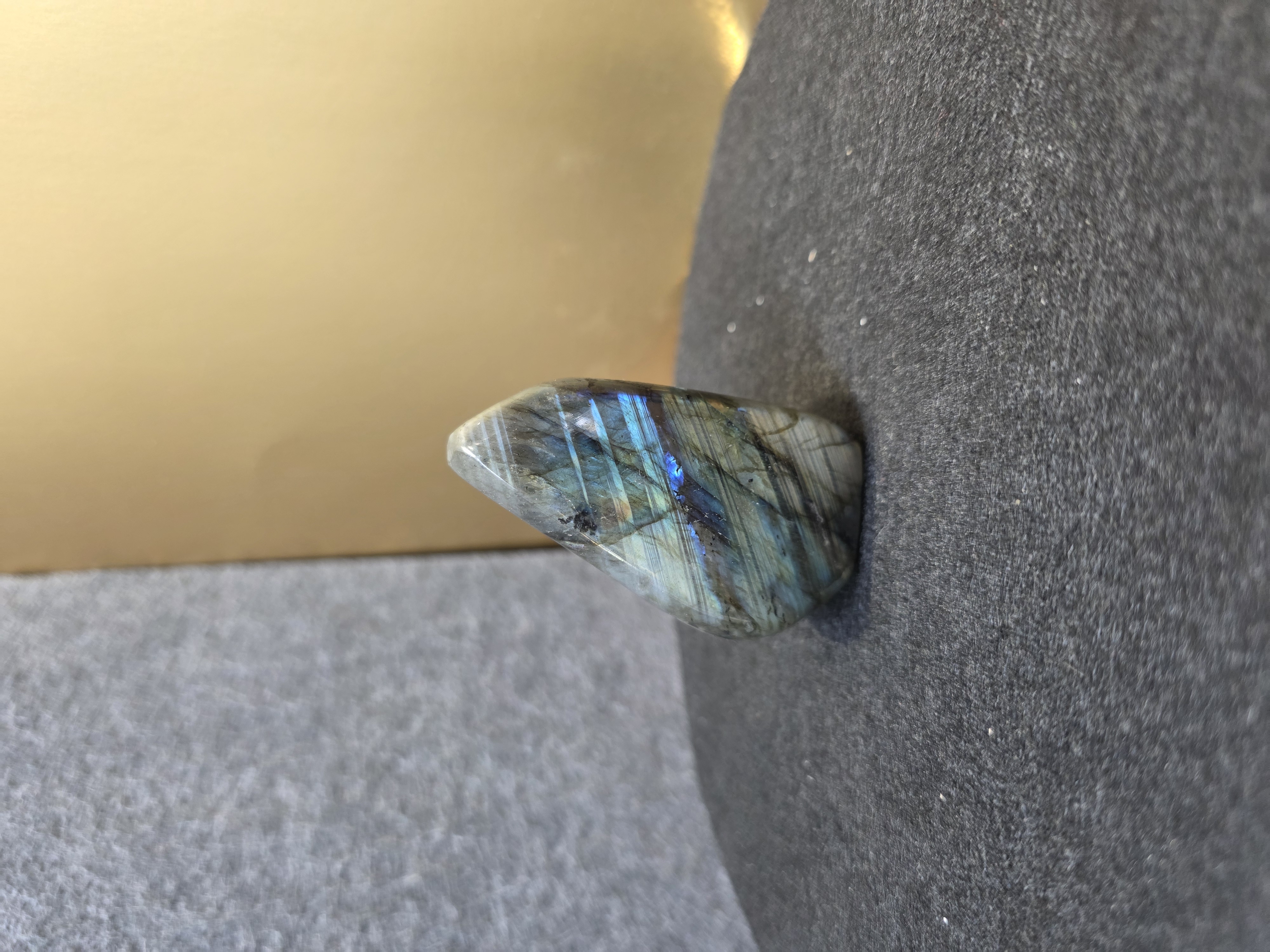 療癒創傷拉長原石(Labradorite)