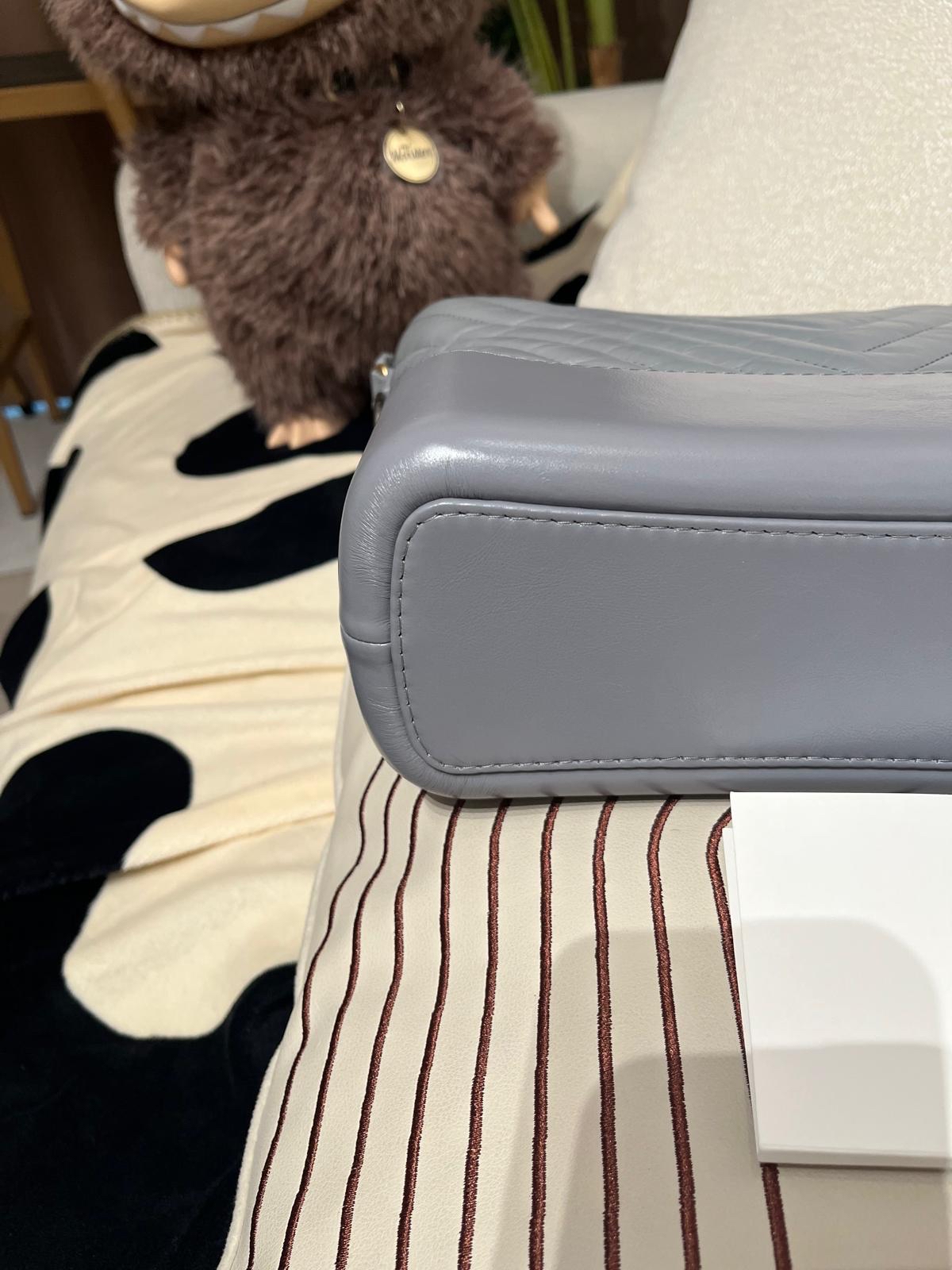 chanel Gabrielle medium Hobo 灰色V紋牛皮A93824 100%Authentic, 98%new ✅專門店收據✅29卡✅塵袋✅盒 