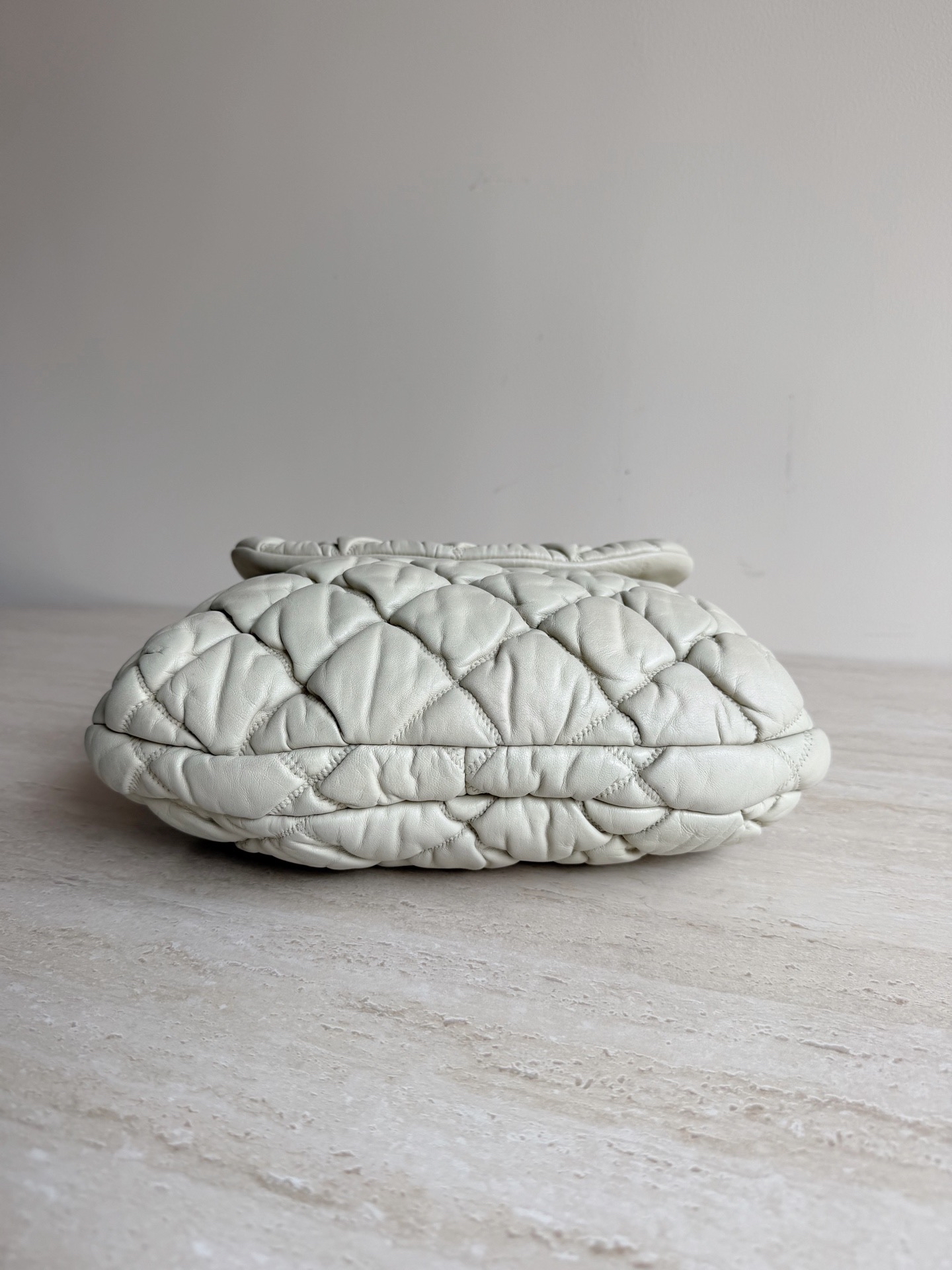 【預訂貨品】Chanel米色泡芙雲朵包