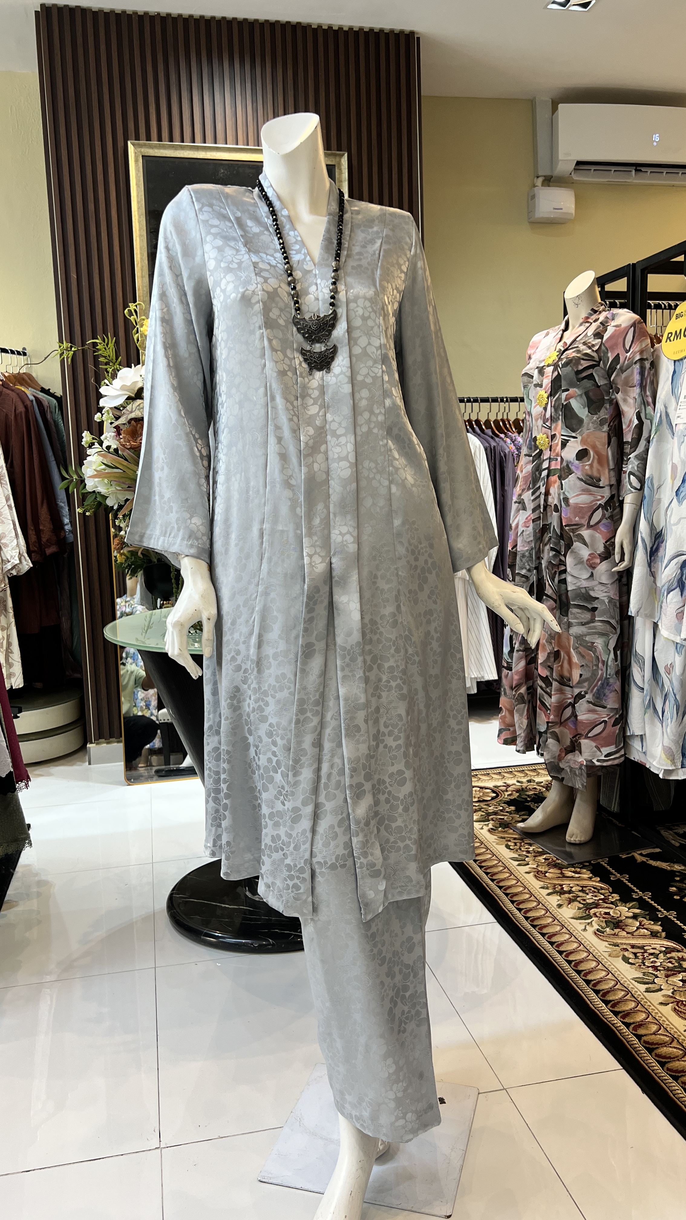 KEBAYA NIA ANGGUN