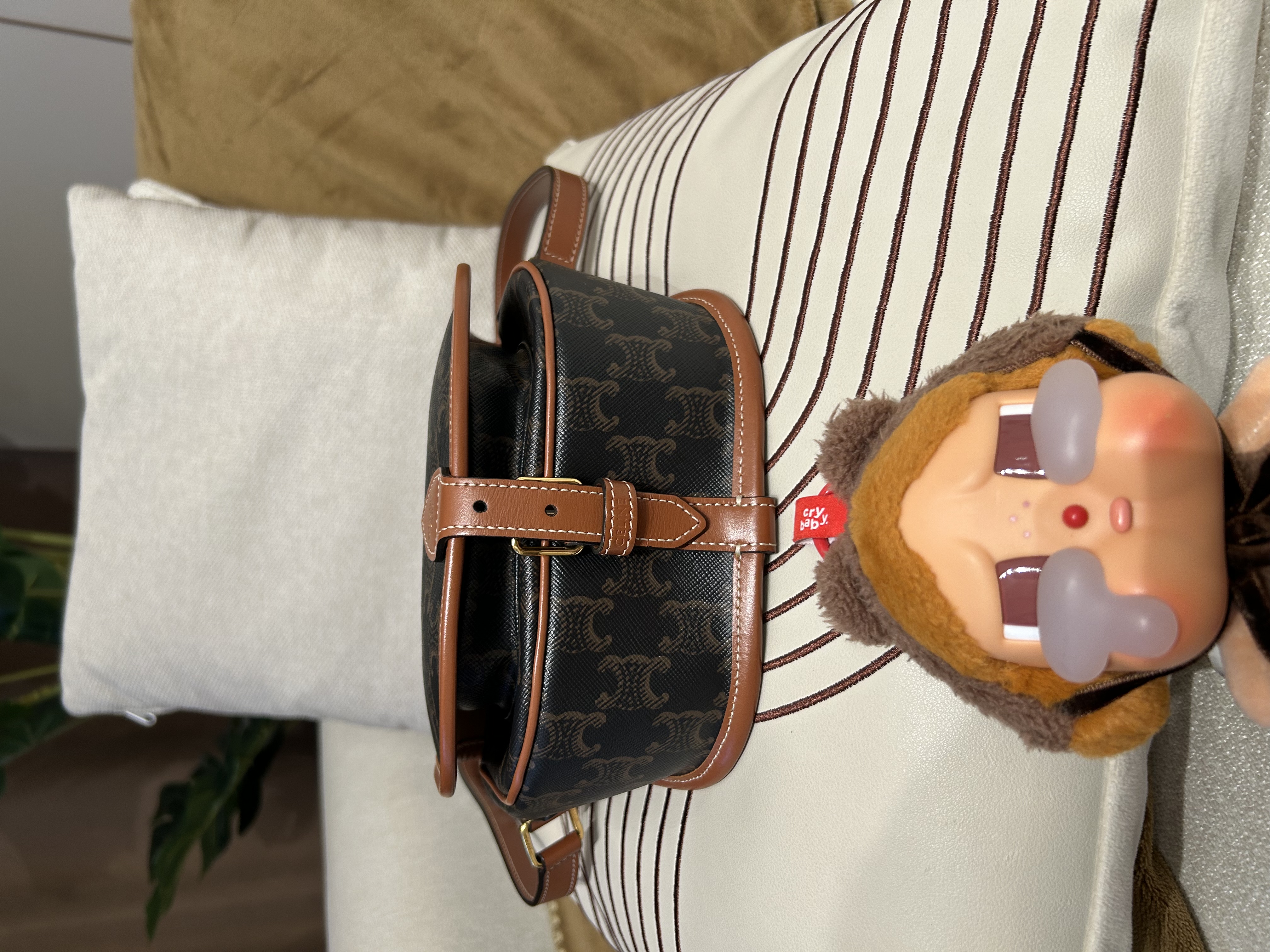 CELINE FOLCO medium 100%Authentic,98%new✅dust bag